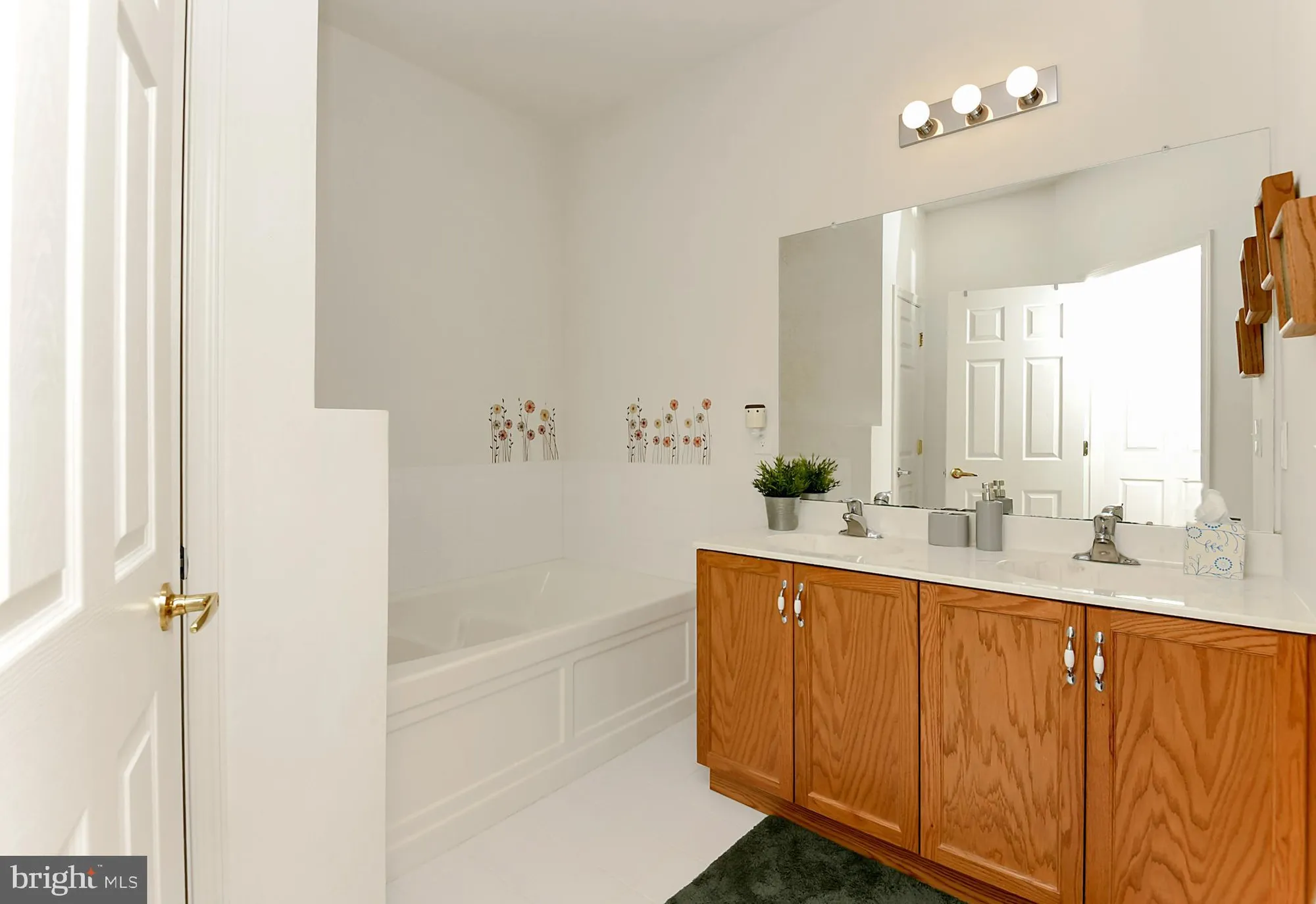 Property Slideshow image 31 of 41 | 802 schindler dr n, Monmouth Junction, NJ, 08852