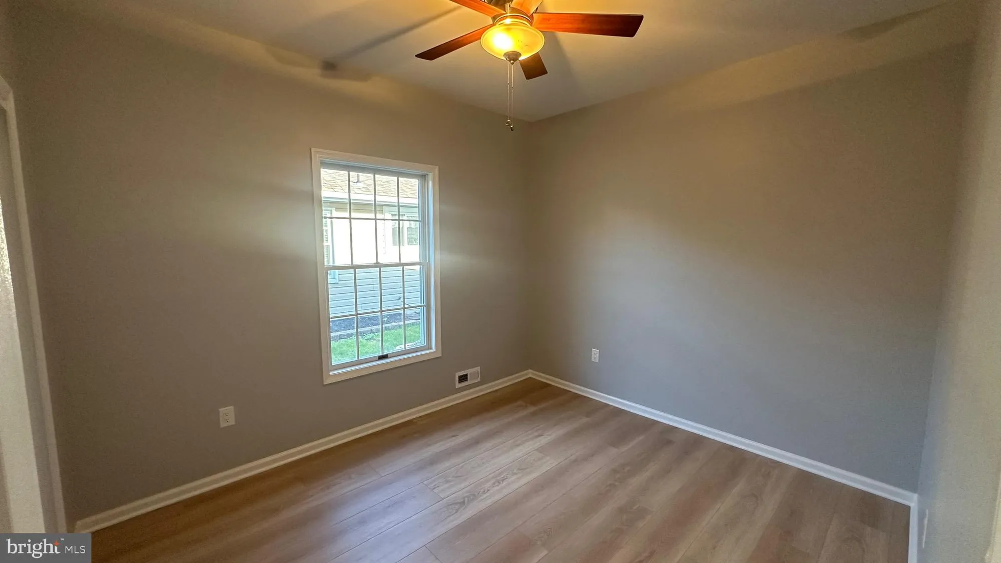 Property Slideshow image 5 of 6 | 211 wagon wheel ln, Columbus, NJ, 08022