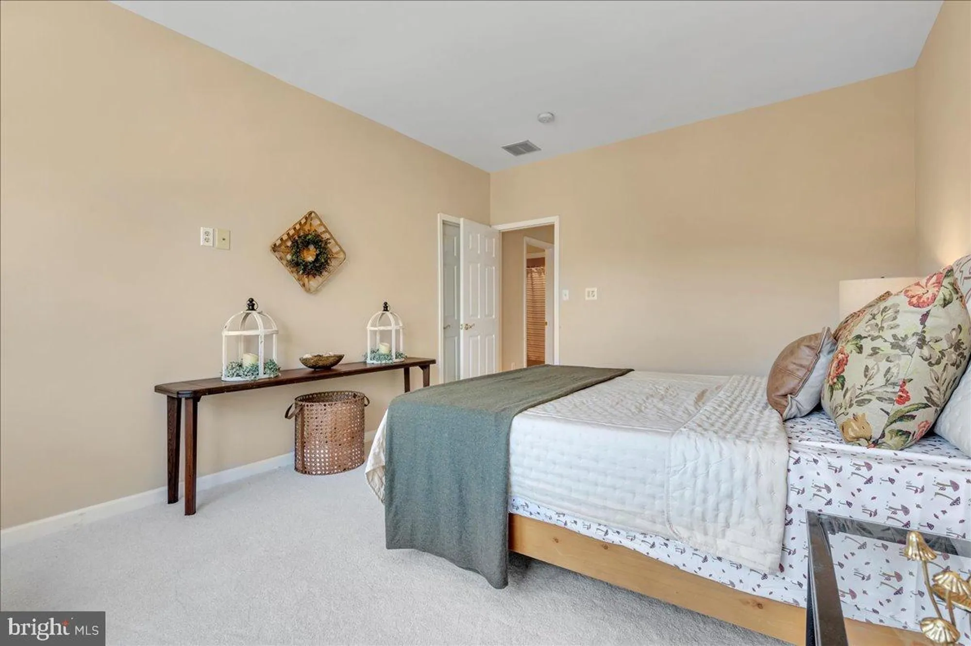 Property Slideshow image 22 of 38 | 116 landis way, Wilmington, DE, 19803