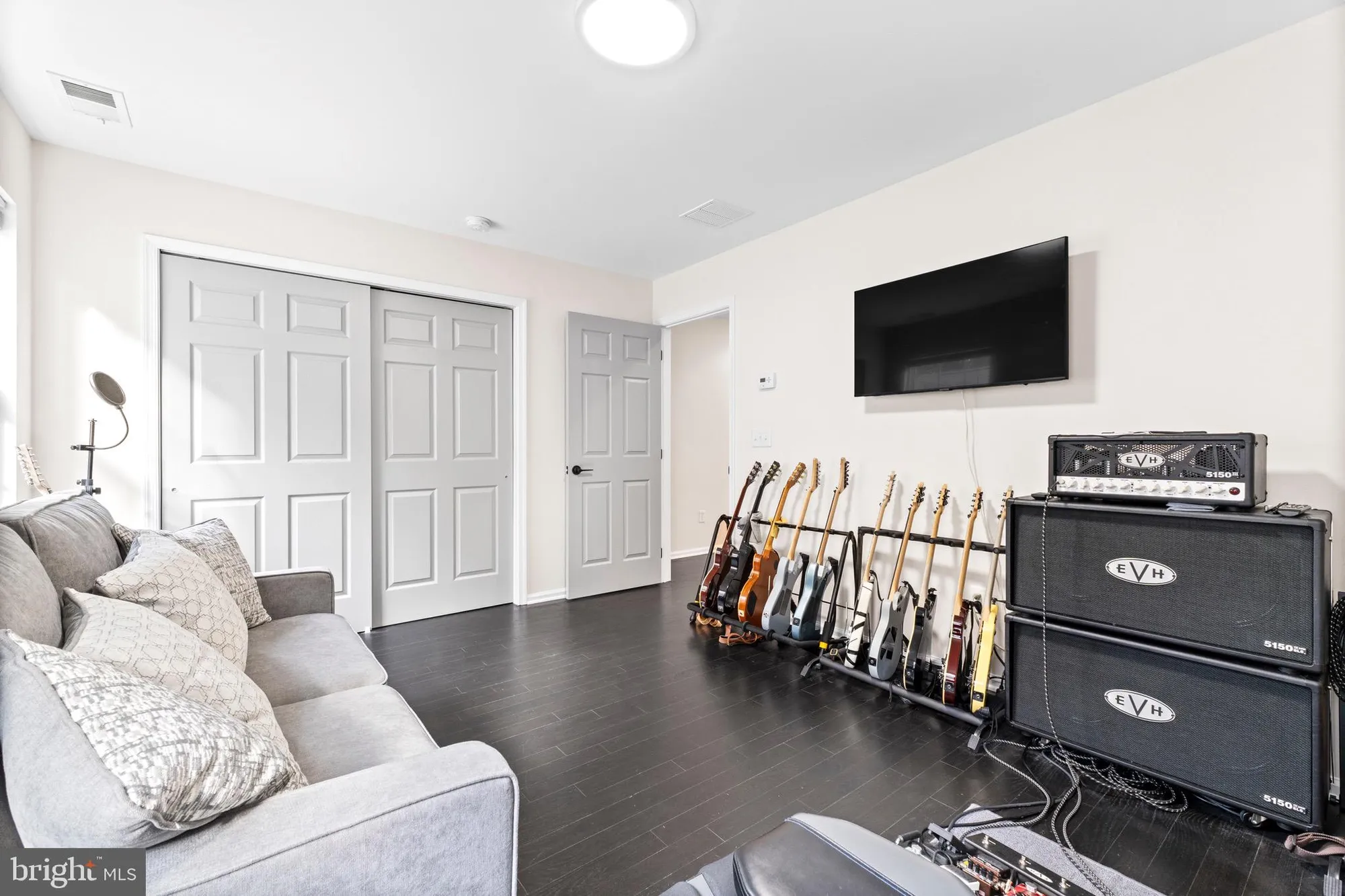 Property Slideshow image 32 of 48 | 23 barton dr, Hightstown, NJ, 08520