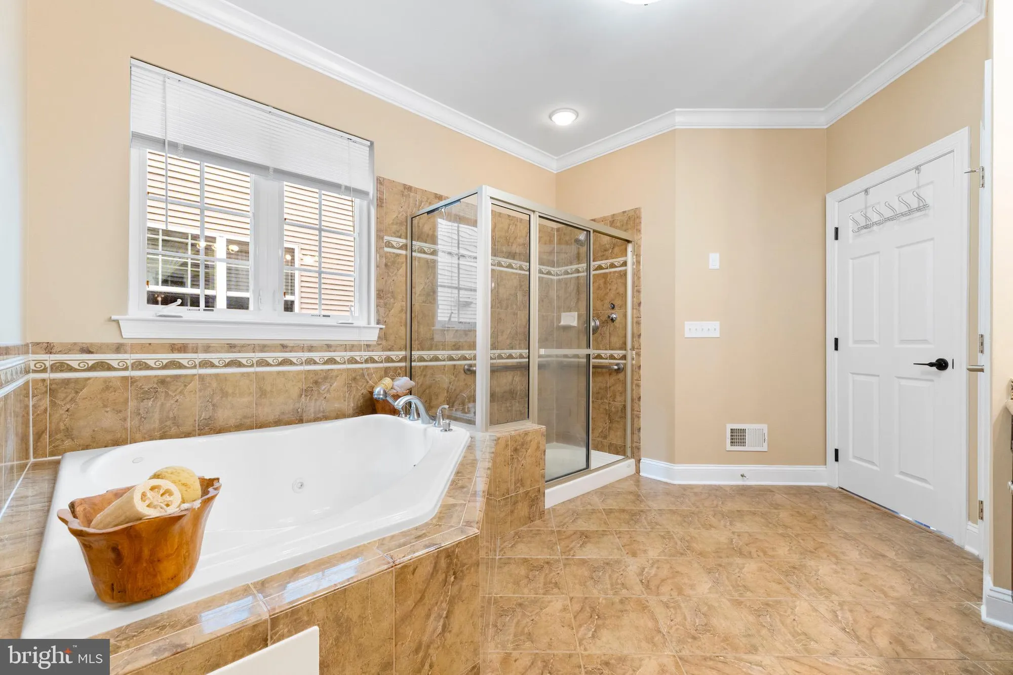 Property Slideshow image 27 of 48 | 23 barton dr, Hightstown, NJ, 08520