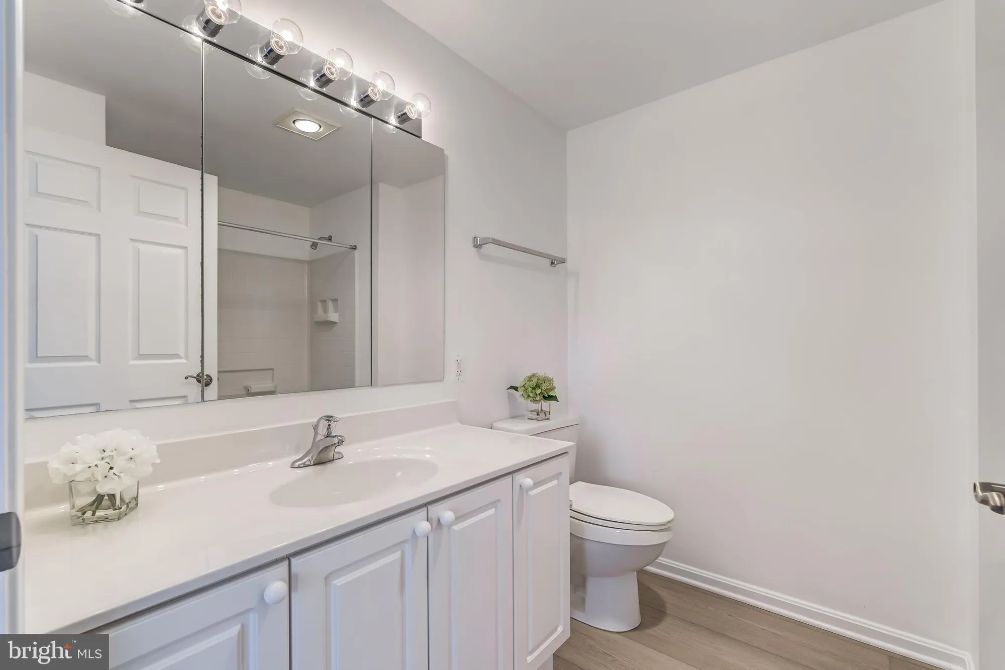 Property Slideshow image 28 of 42 | 19355 cypress ridge ter 114, Leesburg, VA, 20176