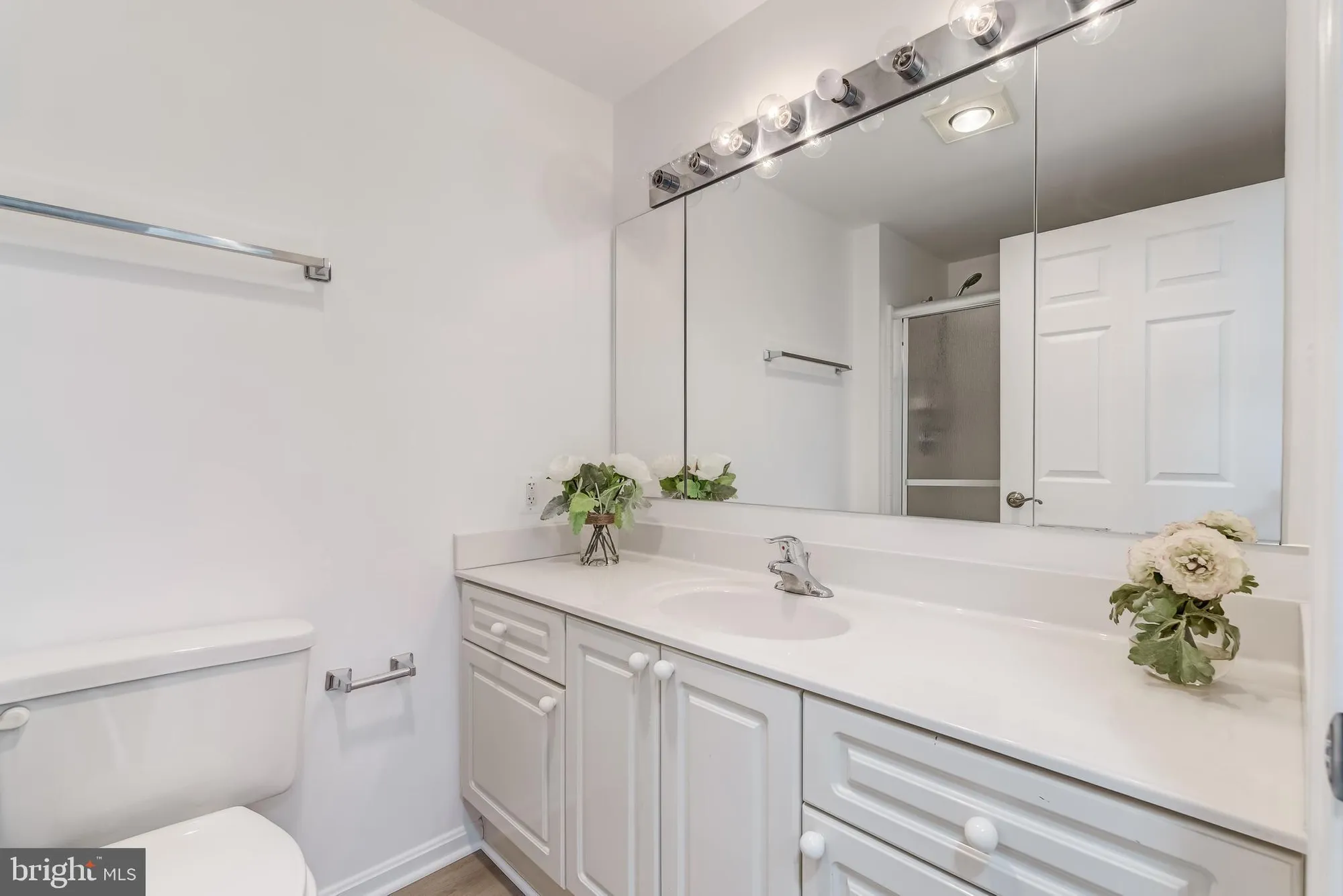 Property Slideshow image 27 of 42 | 19355 cypress ridge ter 114, Leesburg, VA, 20176