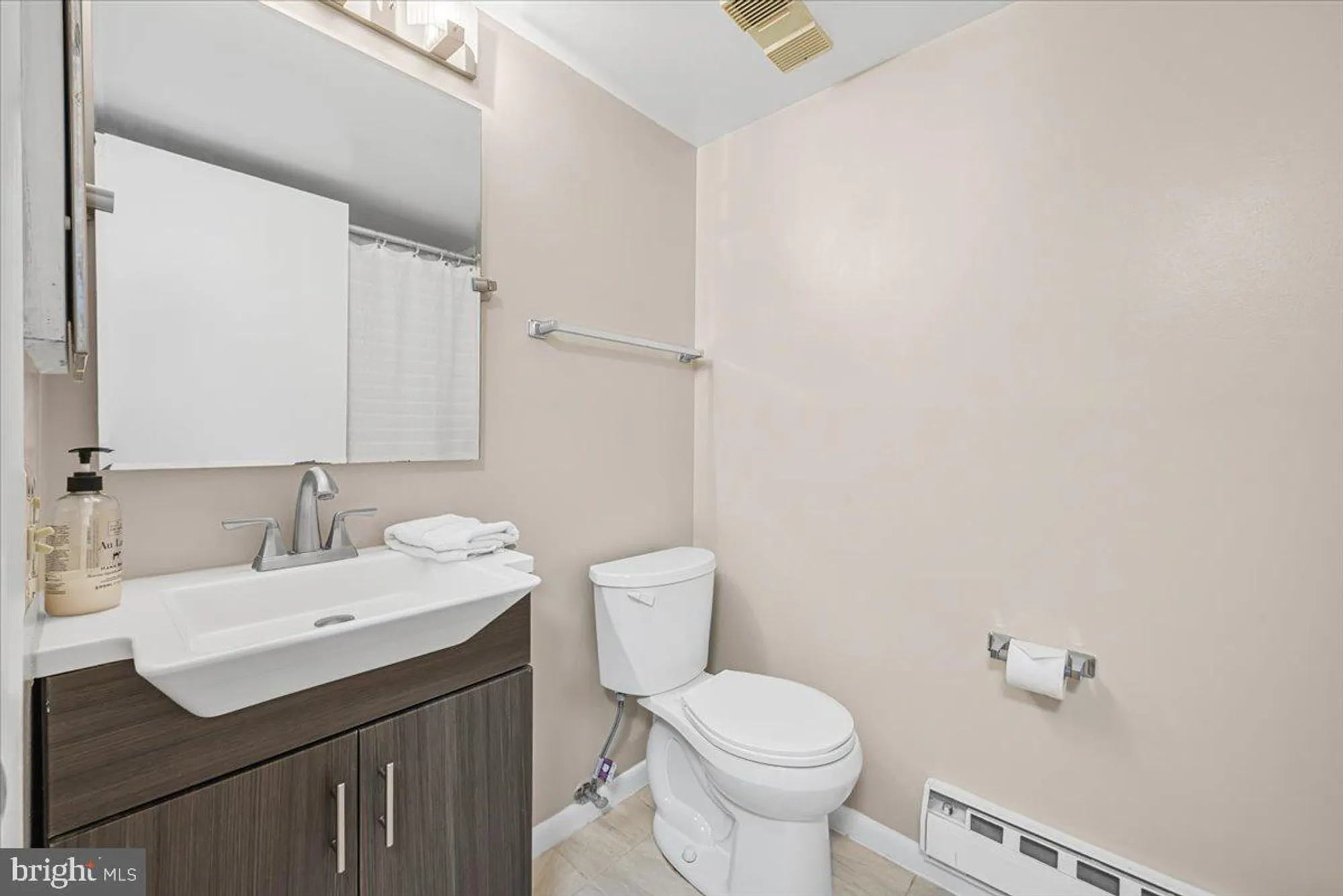 Property Slideshow image 16 of 37 | 15201 elkridge way 93-1f, Silver Spring, MD, 20906