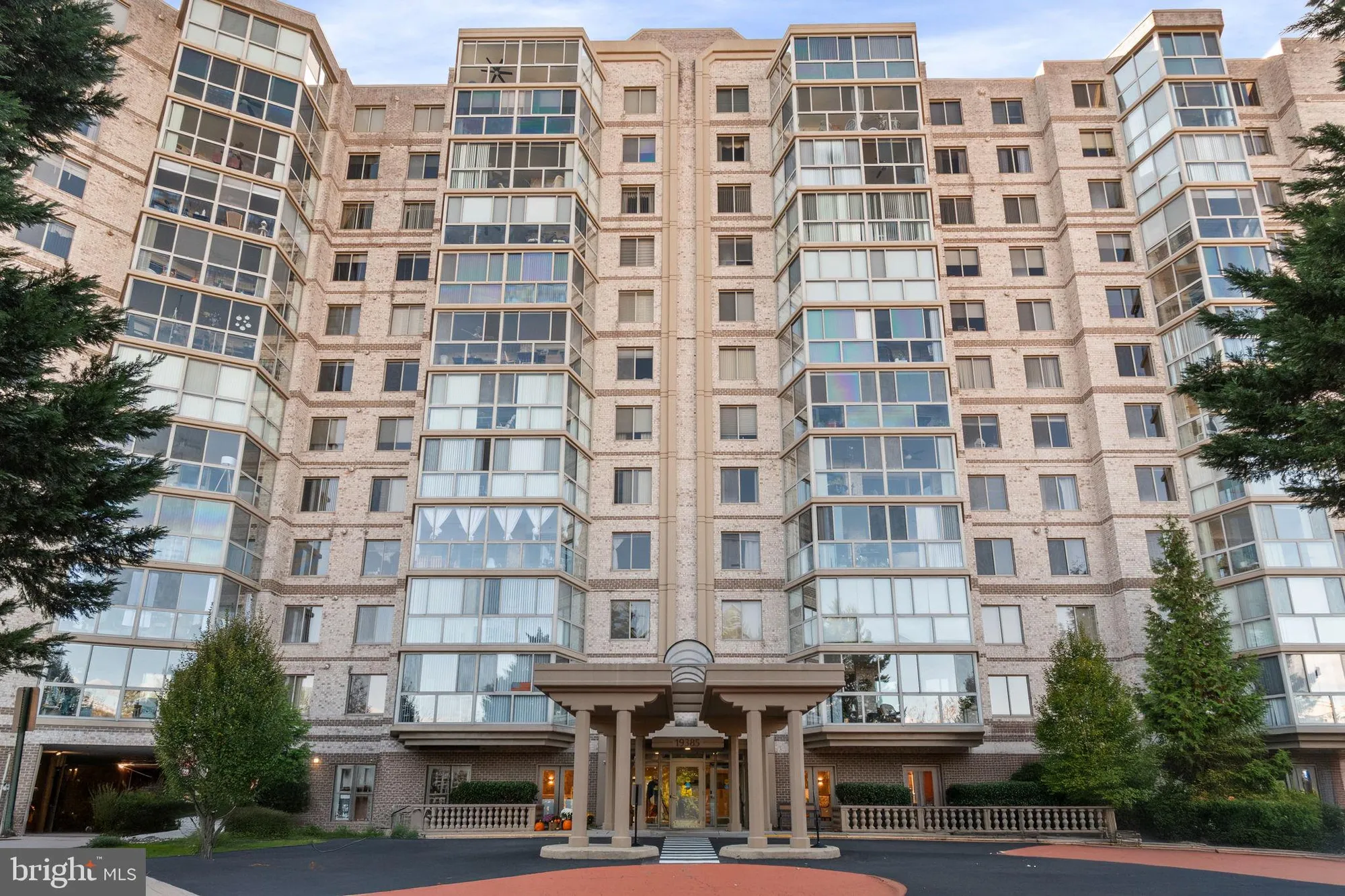 Property Slideshow image 4 of 46 | 19385 cypress ridge ter unit 415, Leesburg, VA, 20176