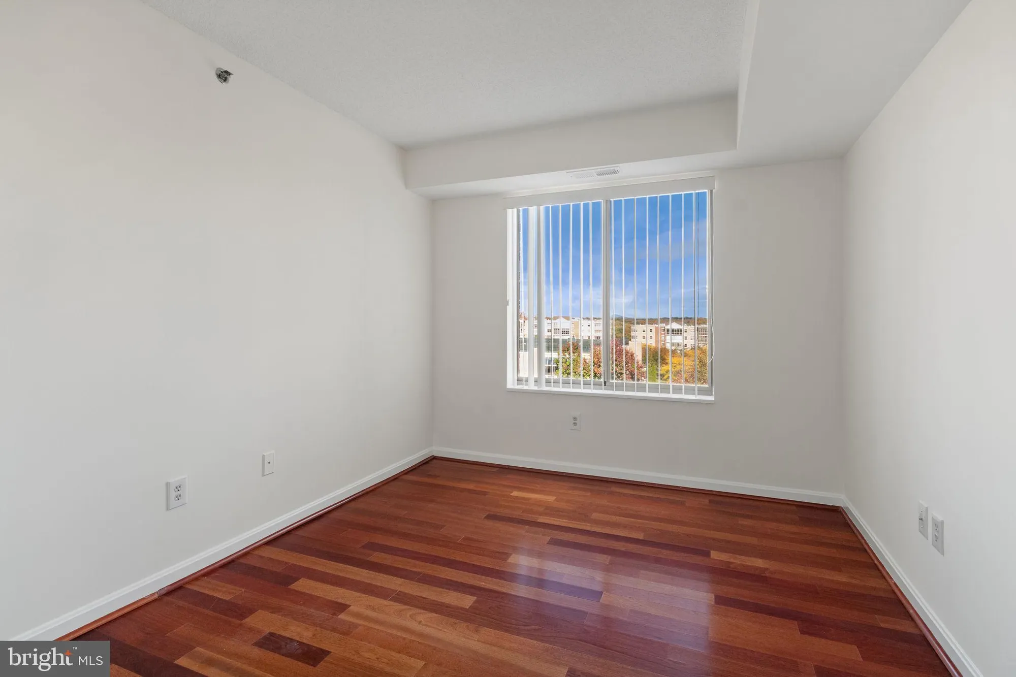 Property Slideshow image 18 of 46 | 19385 cypress ridge ter unit 415, Leesburg, VA, 20176