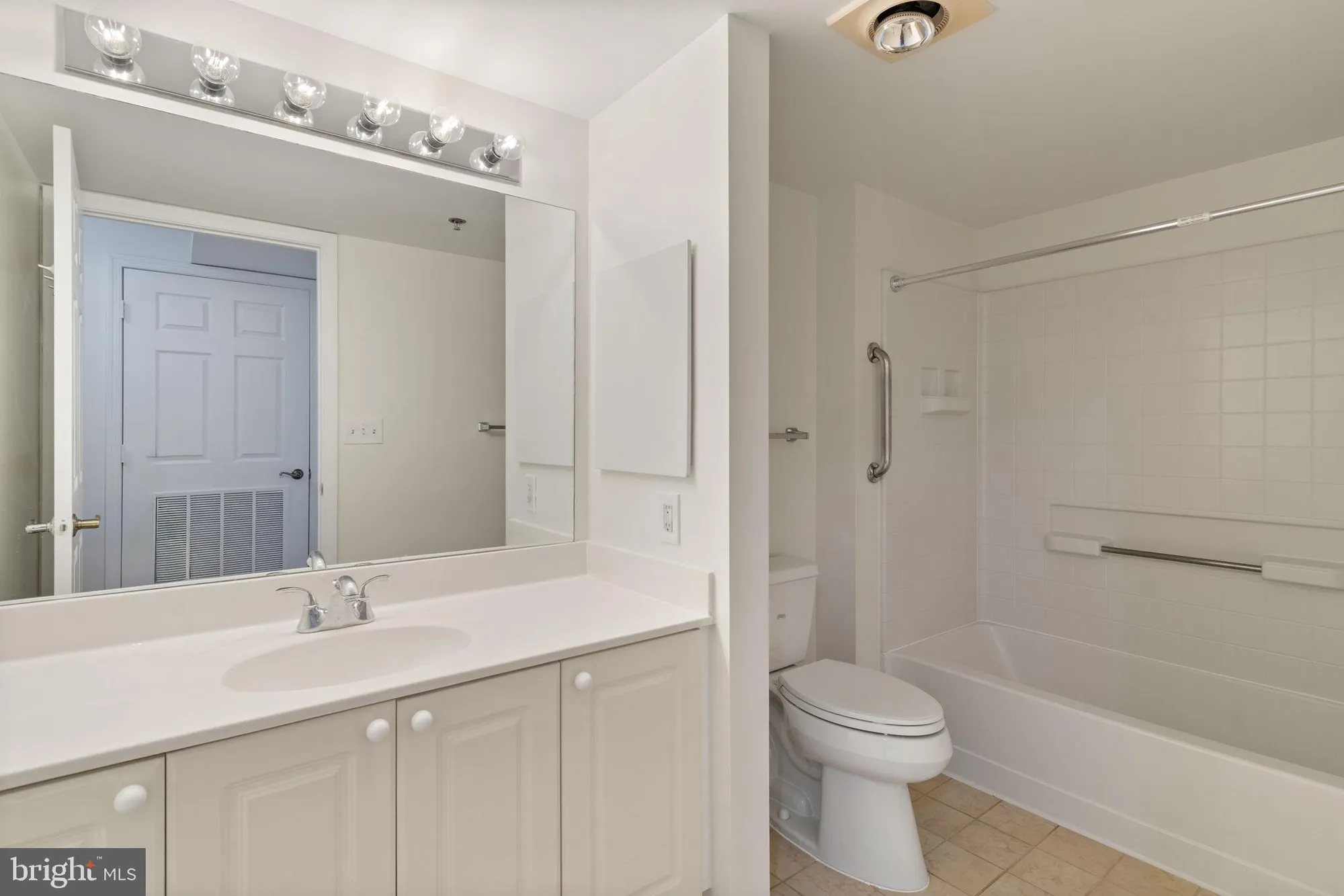 Property Slideshow image 21 of 46 | 19385 cypress ridge ter unit 415, Leesburg, VA, 20176