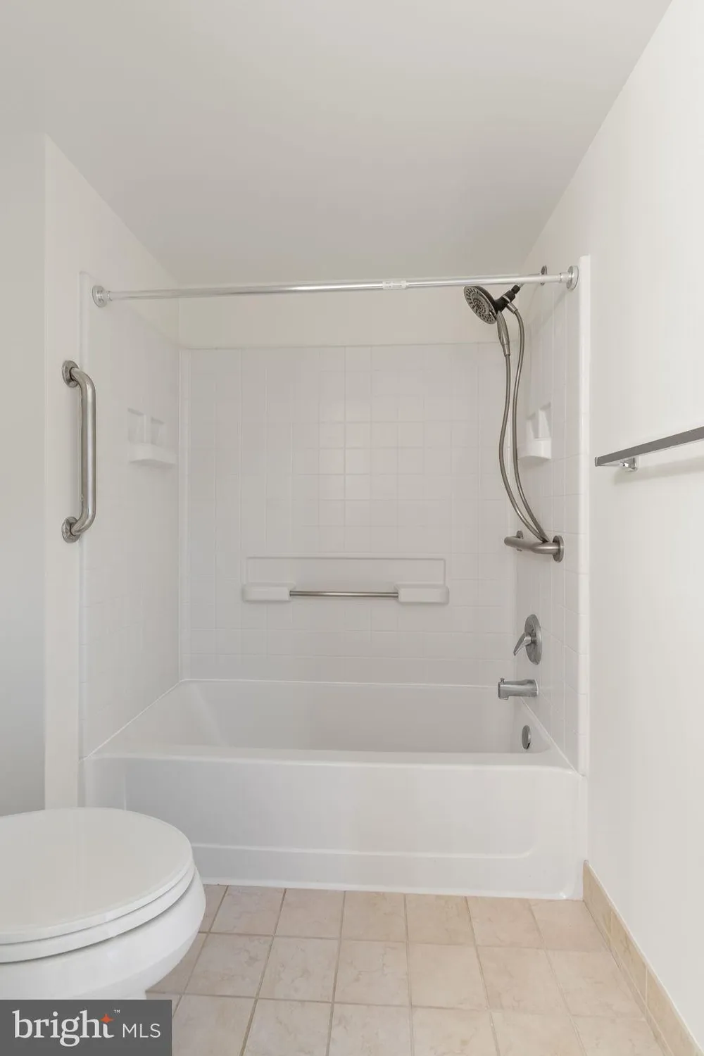Property Slideshow image 22 of 46 | 19385 cypress ridge ter unit 415, Leesburg, VA, 20176