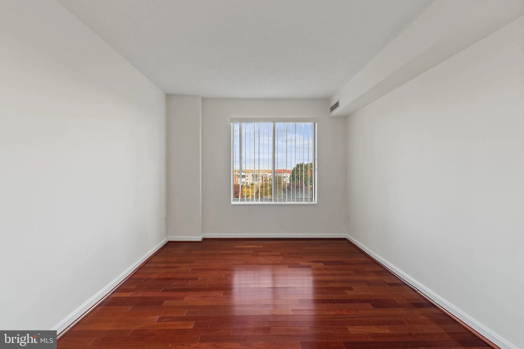 Property Slideshow image 23 of 46 | 19385 cypress ridge ter unit 415, Leesburg, VA, 20176