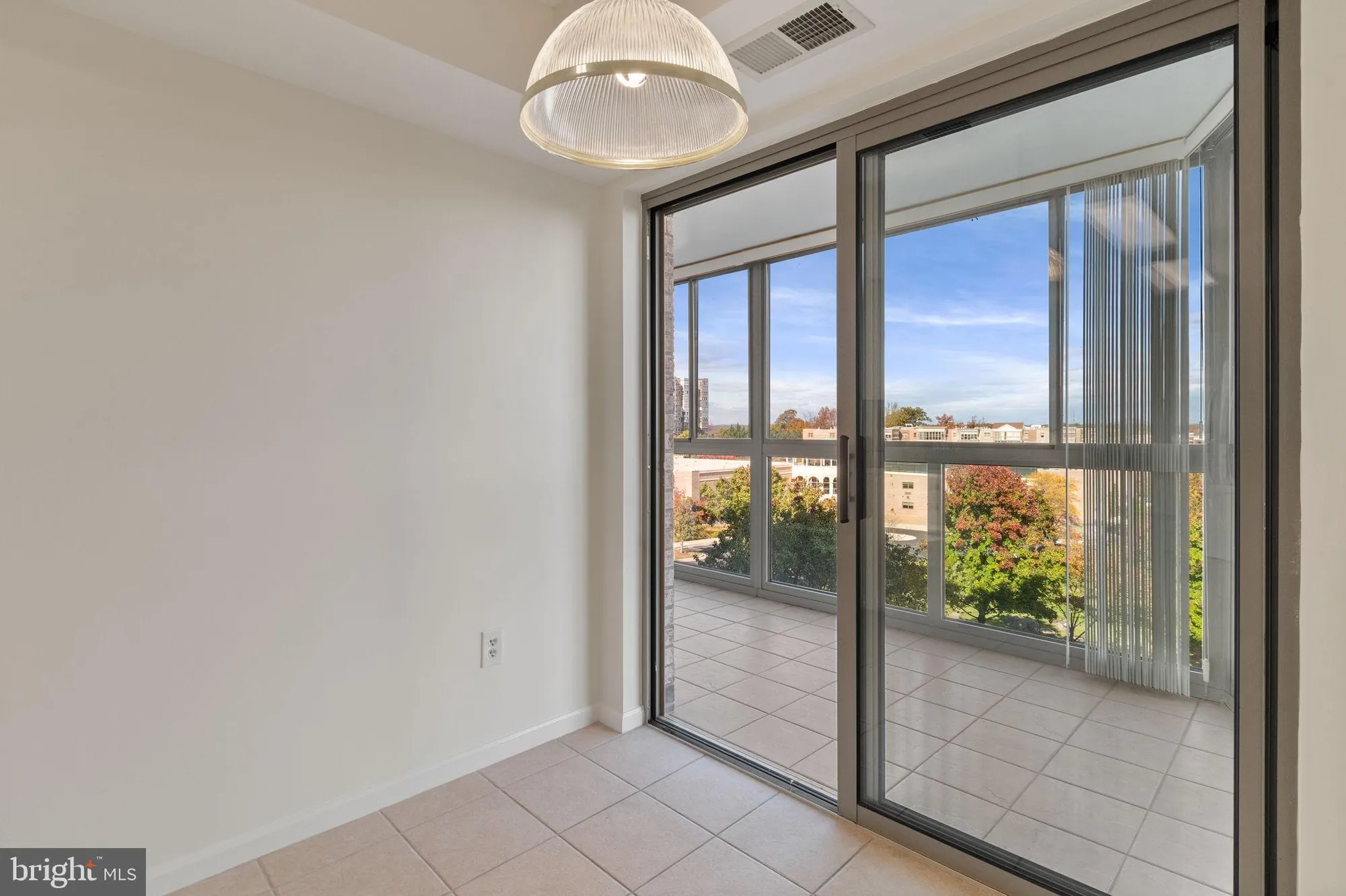 Property Slideshow image 28 of 46 | 19385 cypress ridge ter unit 415, Leesburg, VA, 20176