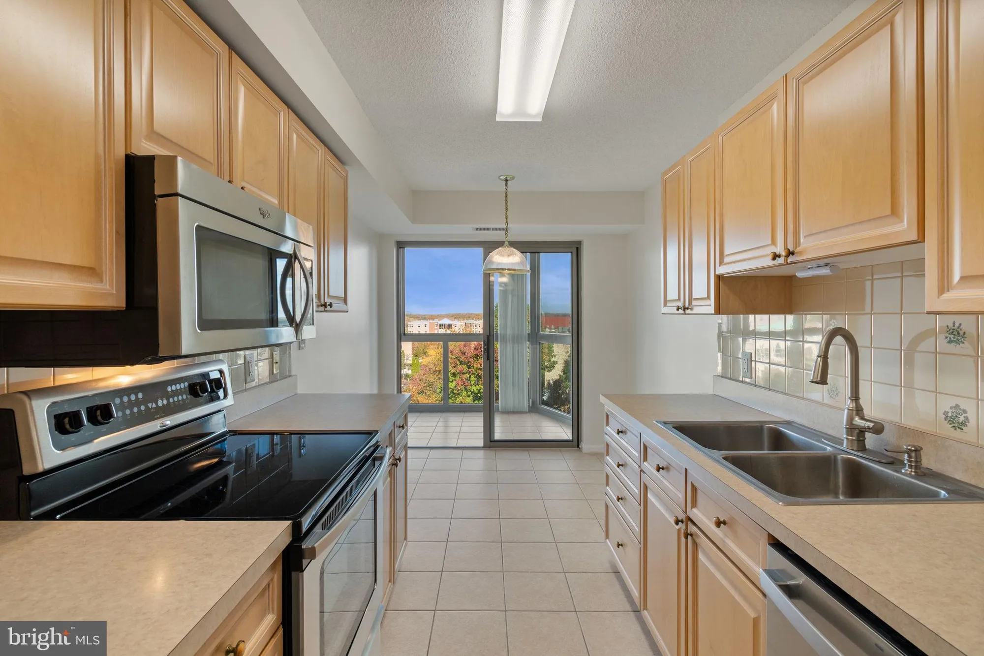 Property Slideshow image 25 of 46 | 19385 cypress ridge ter unit 415, Leesburg, VA, 20176