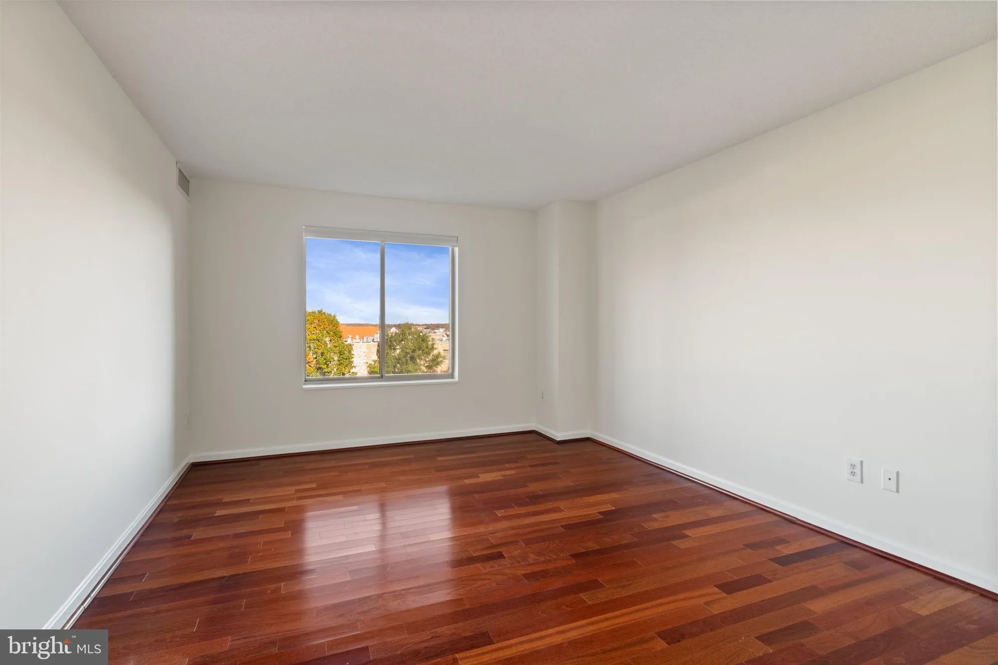 Property Slideshow image 34 of 46 | 19385 cypress ridge ter unit 415, Leesburg, VA, 20176