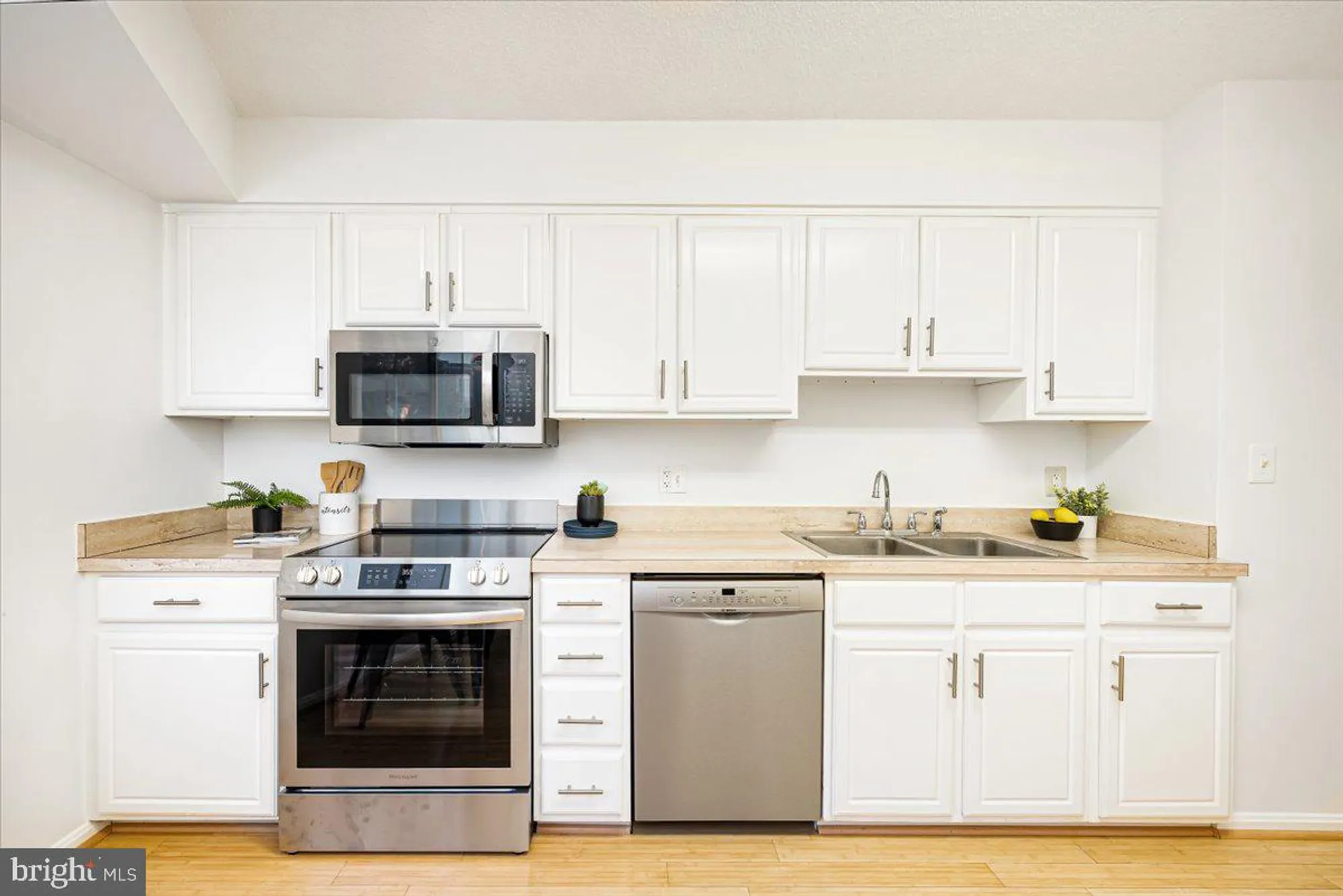 Property Slideshow image 11 of 47 | 14805 pennfield cir apt 201, Silver Spring, MD, 20906
