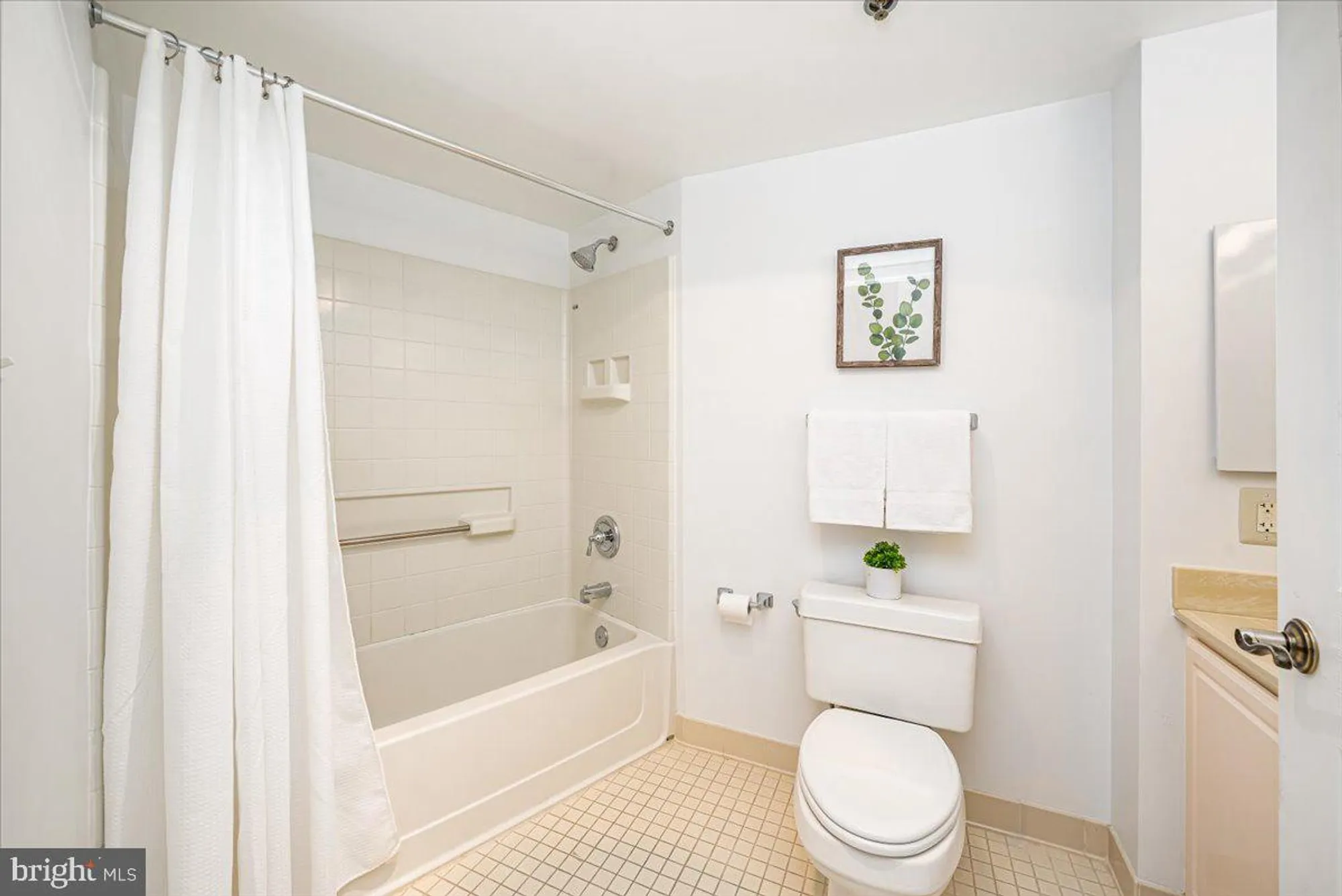 Property Slideshow image 26 of 47 | 14805 pennfield cir apt 201, Silver Spring, MD, 20906