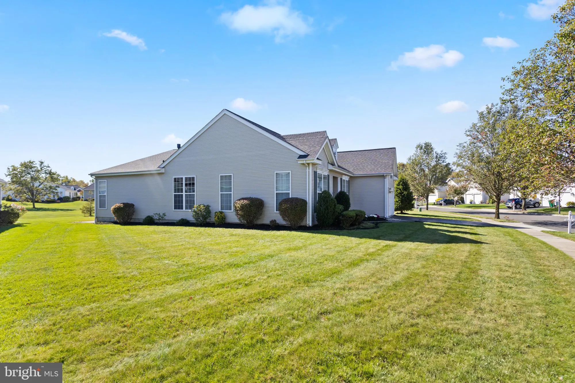 Property Slideshow image 5 of 33 | 33 bunker hill dr, Allentown, NJ, 08501