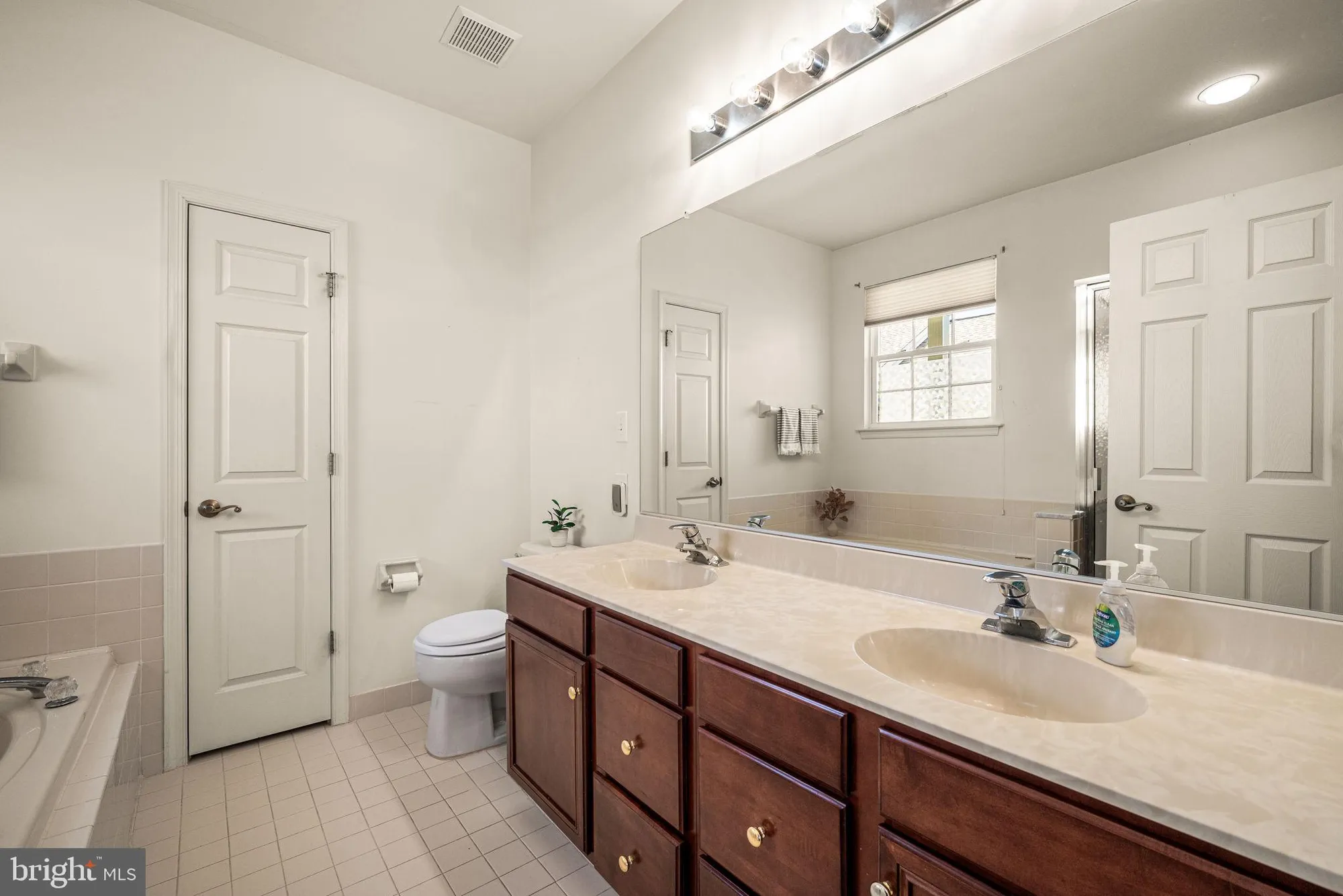 Property Slideshow image 14 of 43 | 603 w gray fox ln, Glen Mills, PA, 19342