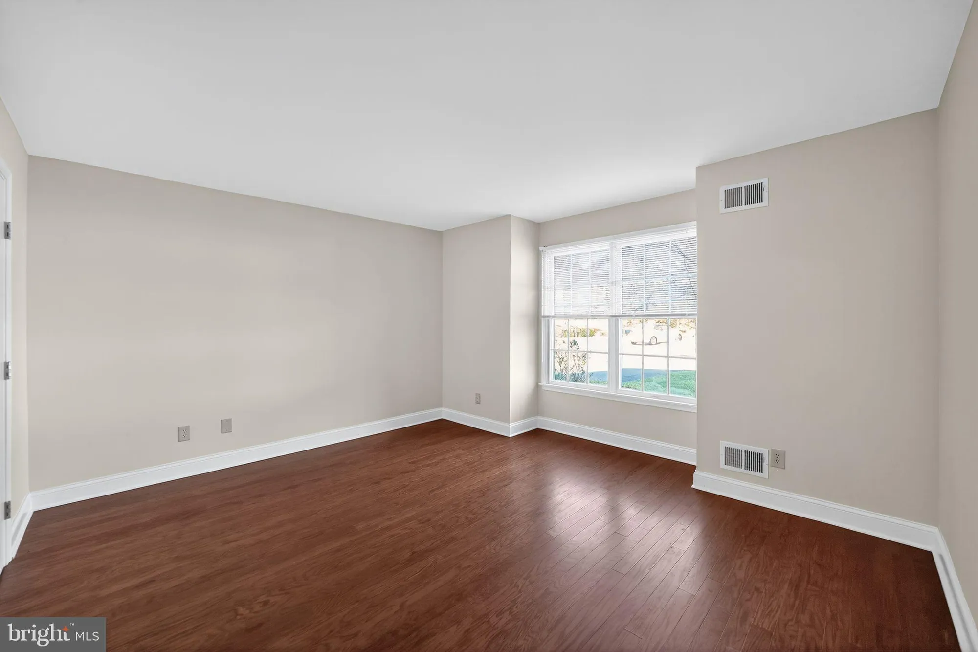 Property Slideshow image 7 of 31 | 6 conifer ct, Princeton, NJ, 08540