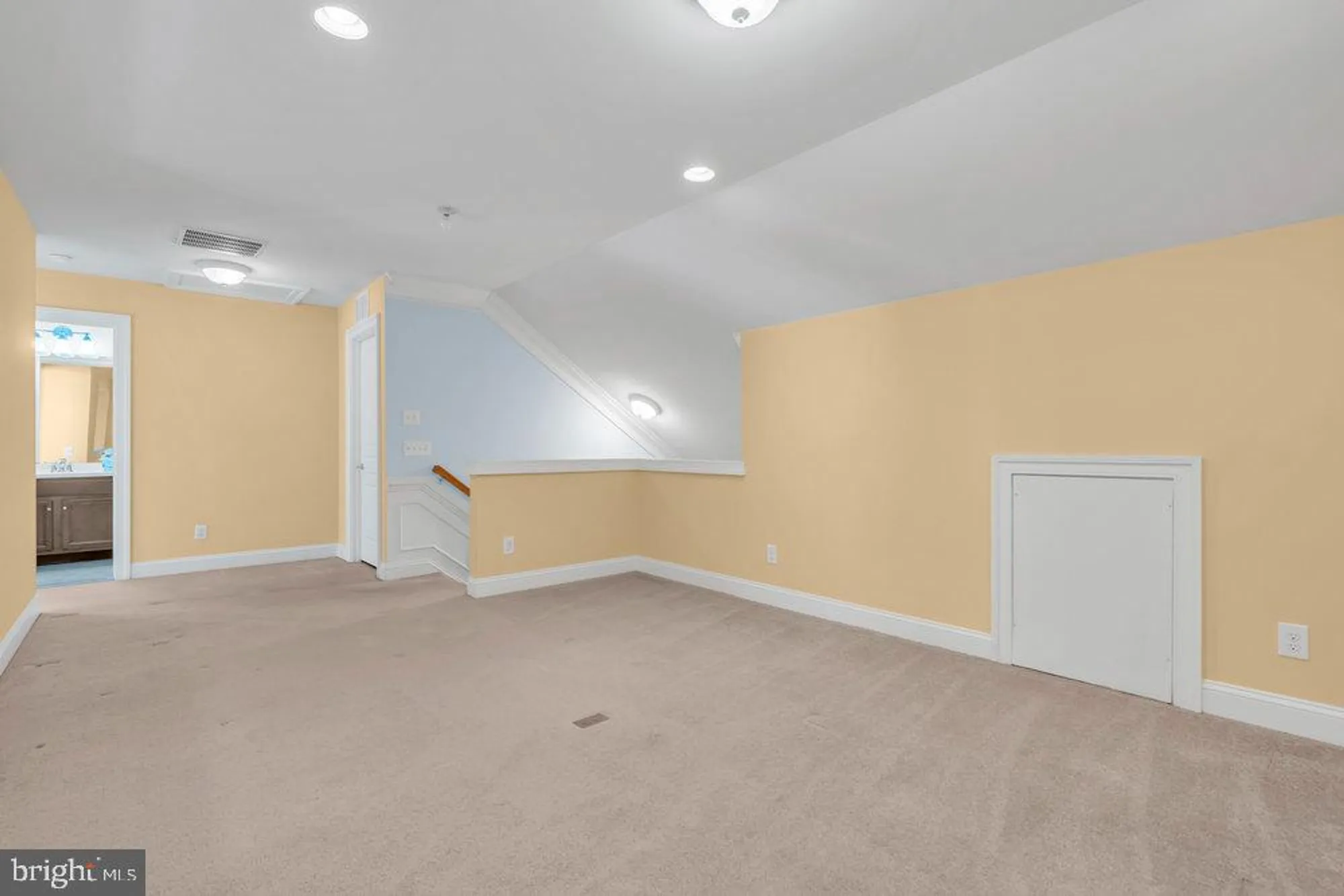 Property Slideshow image 23 of 31 | 239 sparrow dr, Hamilton, NJ, 08690