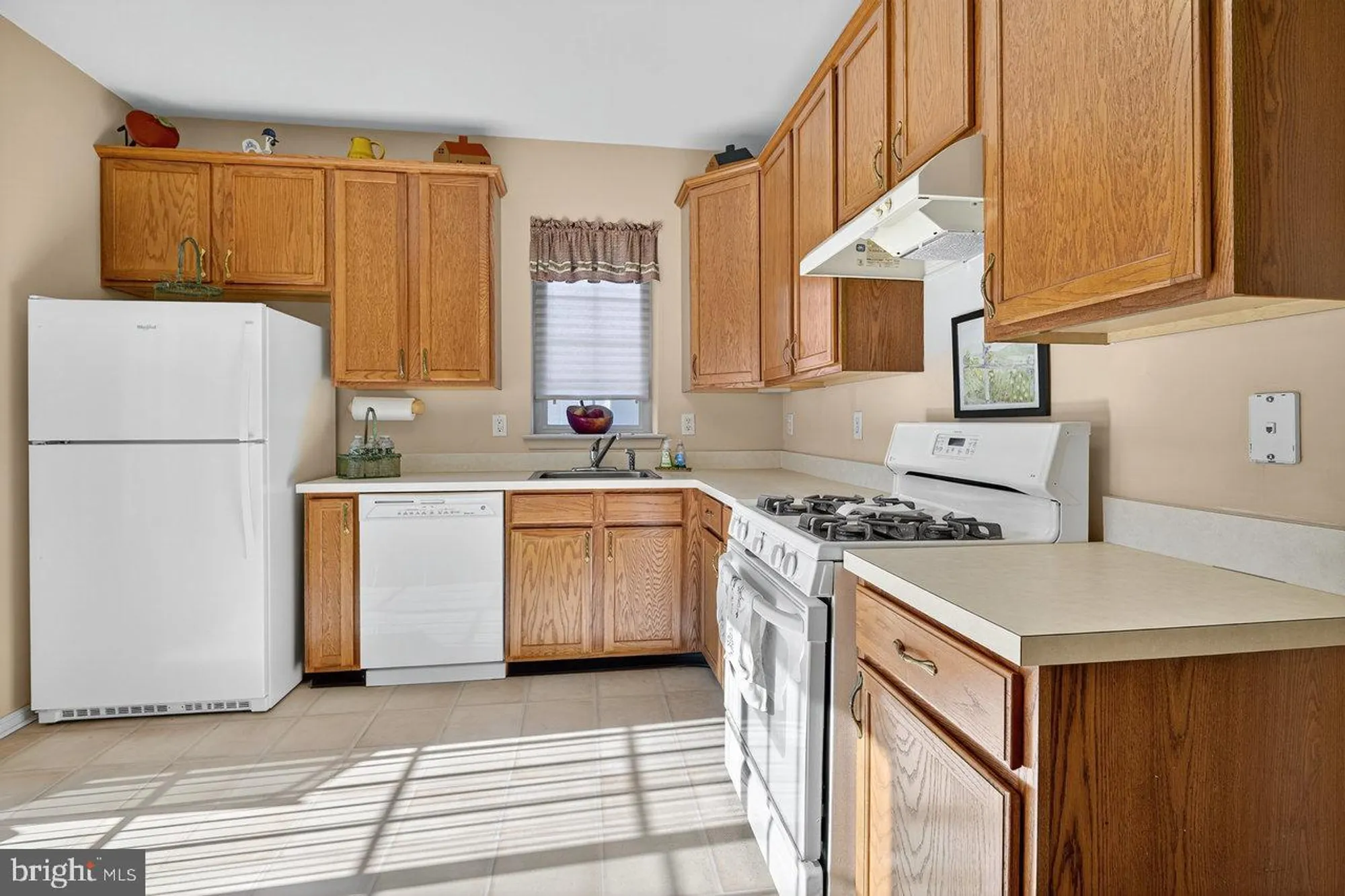 Property Slideshow image 12 of 24 | 147 burholme dr, Hamilton, NJ, 08691