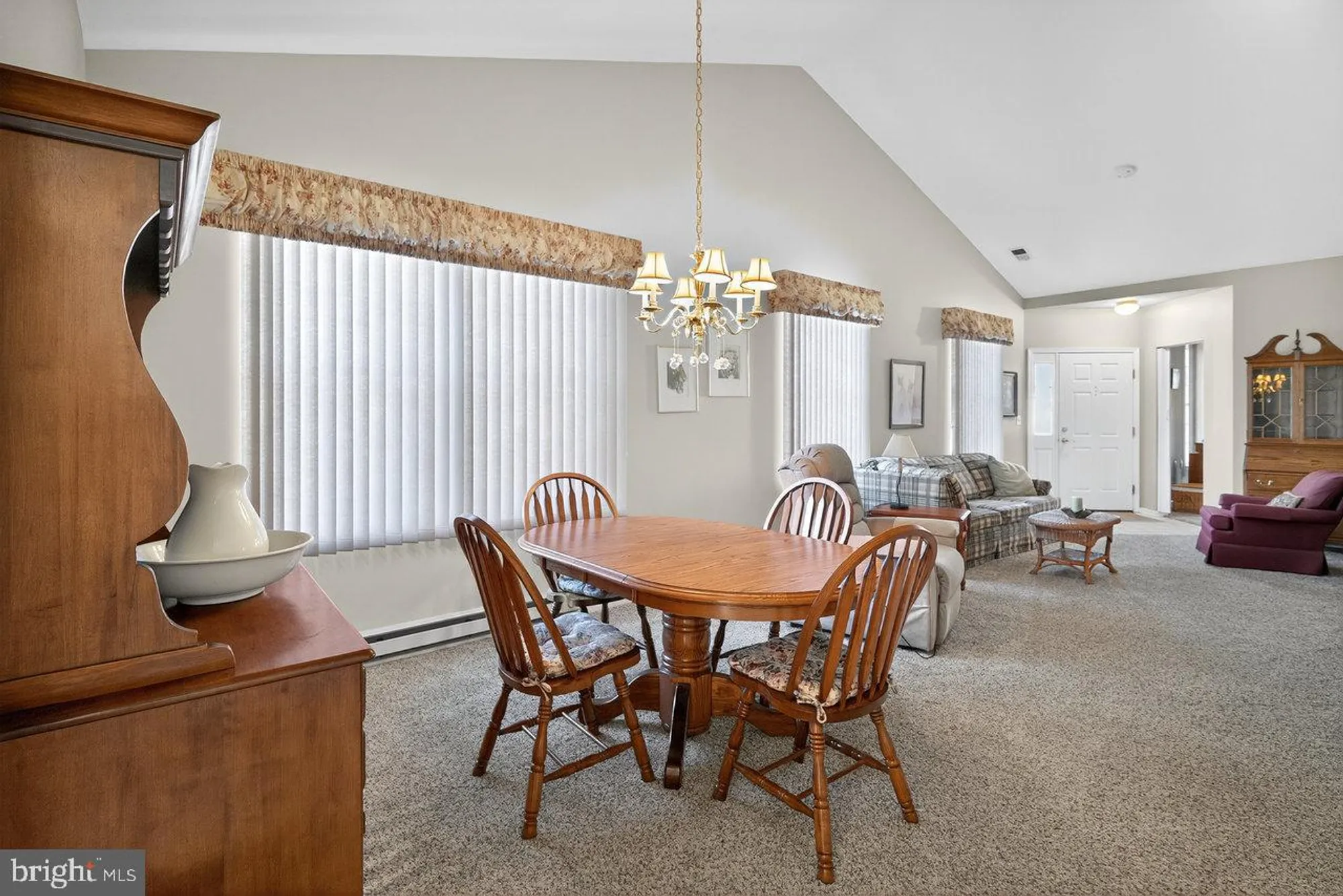 Property Slideshow image 8 of 24 | 147 burholme dr, Hamilton, NJ, 08691