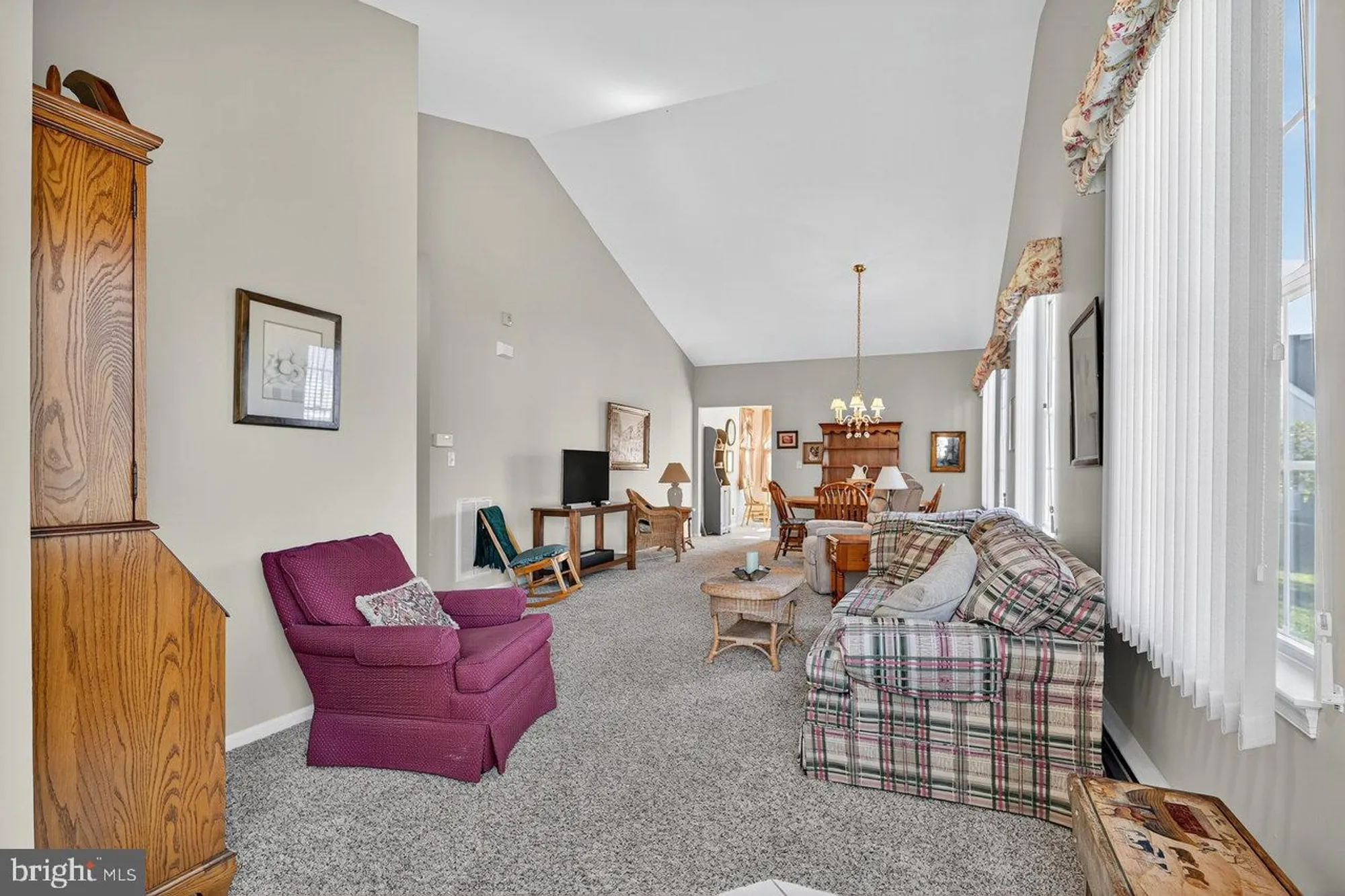 Property Slideshow image 5 of 24 | 147 burholme dr, Hamilton, NJ, 08691