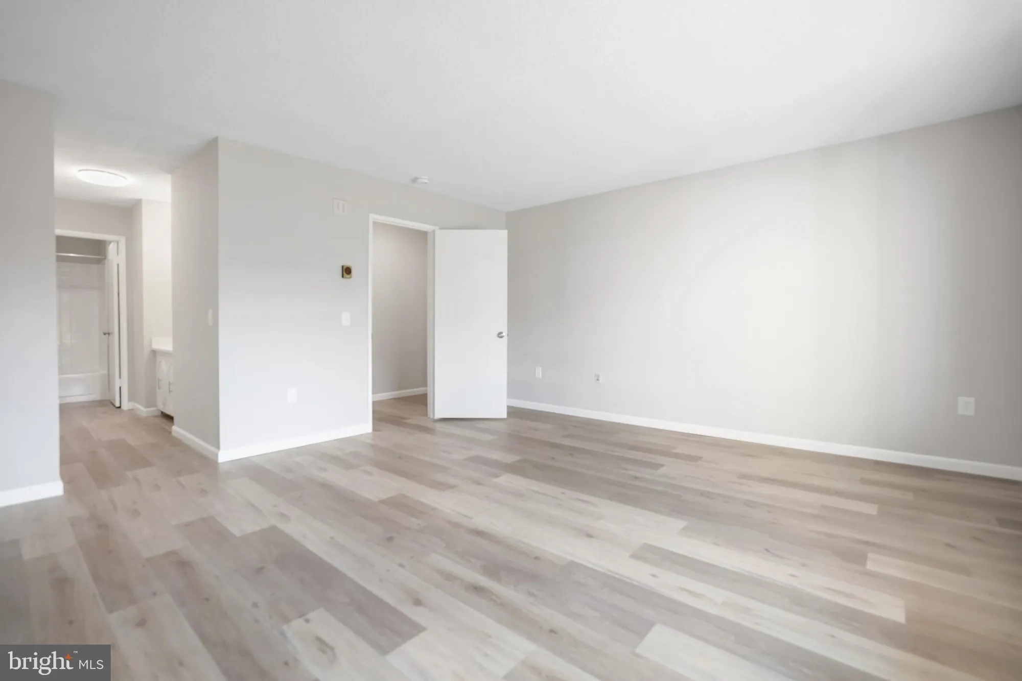 Property Slideshow image 5 of 27 | 15121 glade dr 13-2f, Silver Spring, MD, 20906