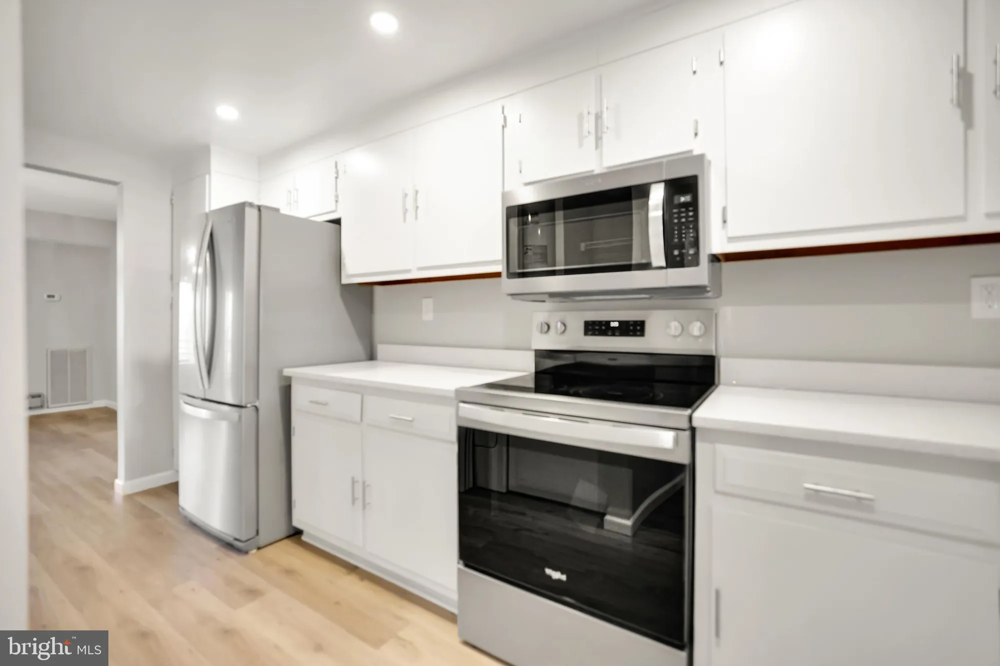 Property Slideshow image 8 of 27 | 15121 glade dr 13-2f, Silver Spring, MD, 20906