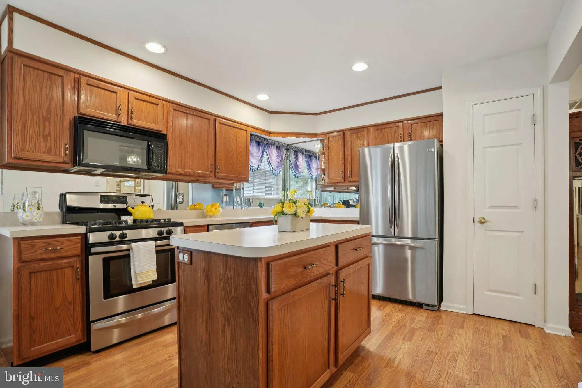 Property Slideshow image 11 of 41 | 2703 meadow lake dr, Toms River, NJ, 08755