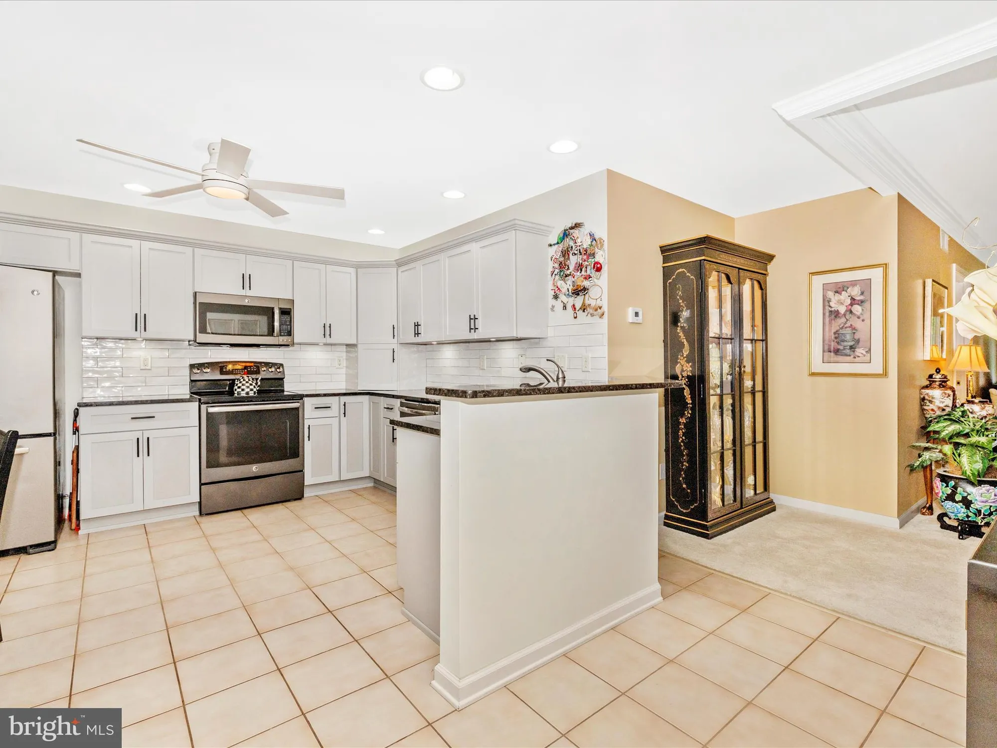 Property Slideshow image 4 of 52 | 2375 aronimink cir, Fayetteville, PA, 17222