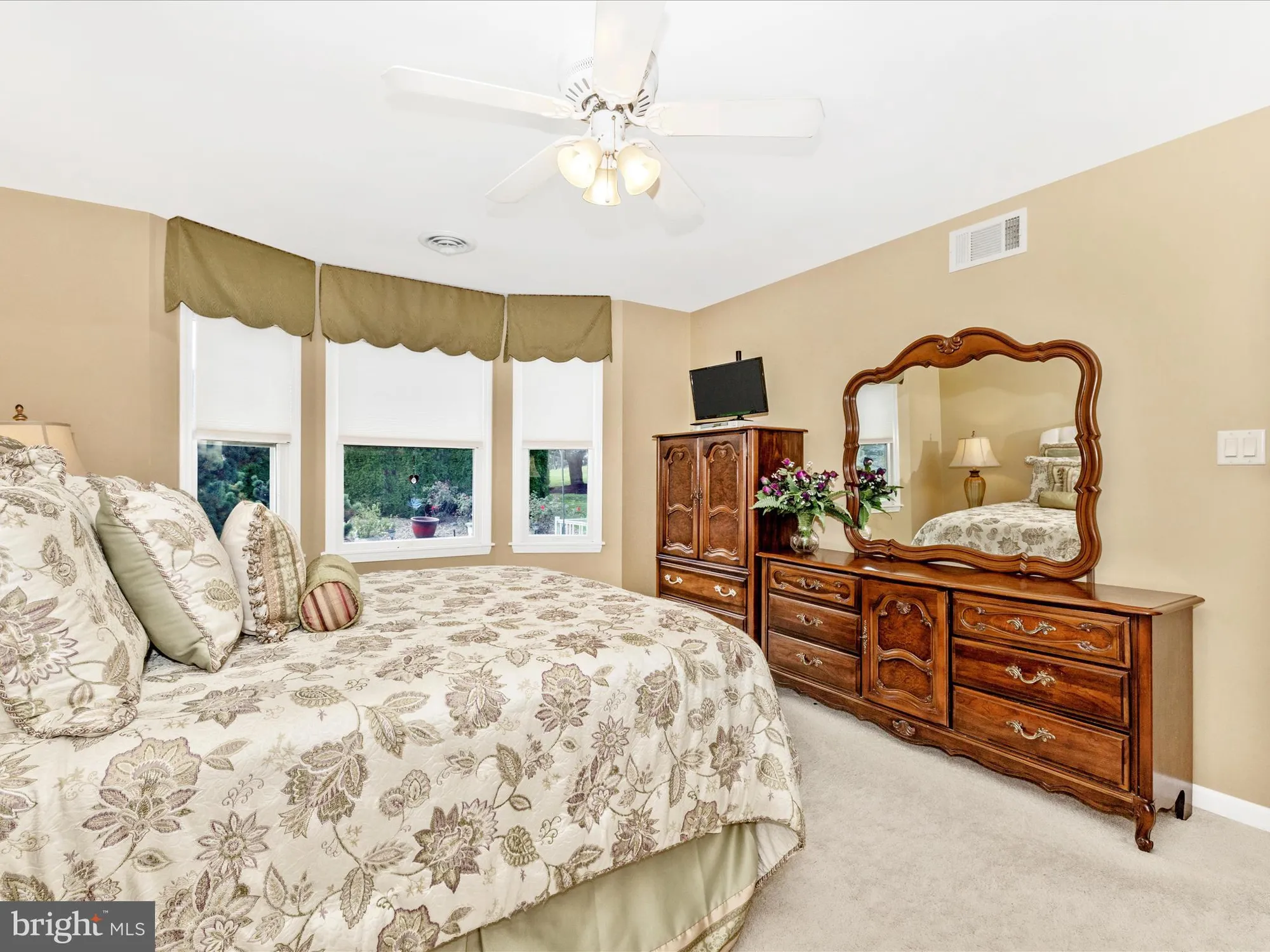 Property Slideshow image 30 of 52 | 2375 aronimink cir, Fayetteville, PA, 17222