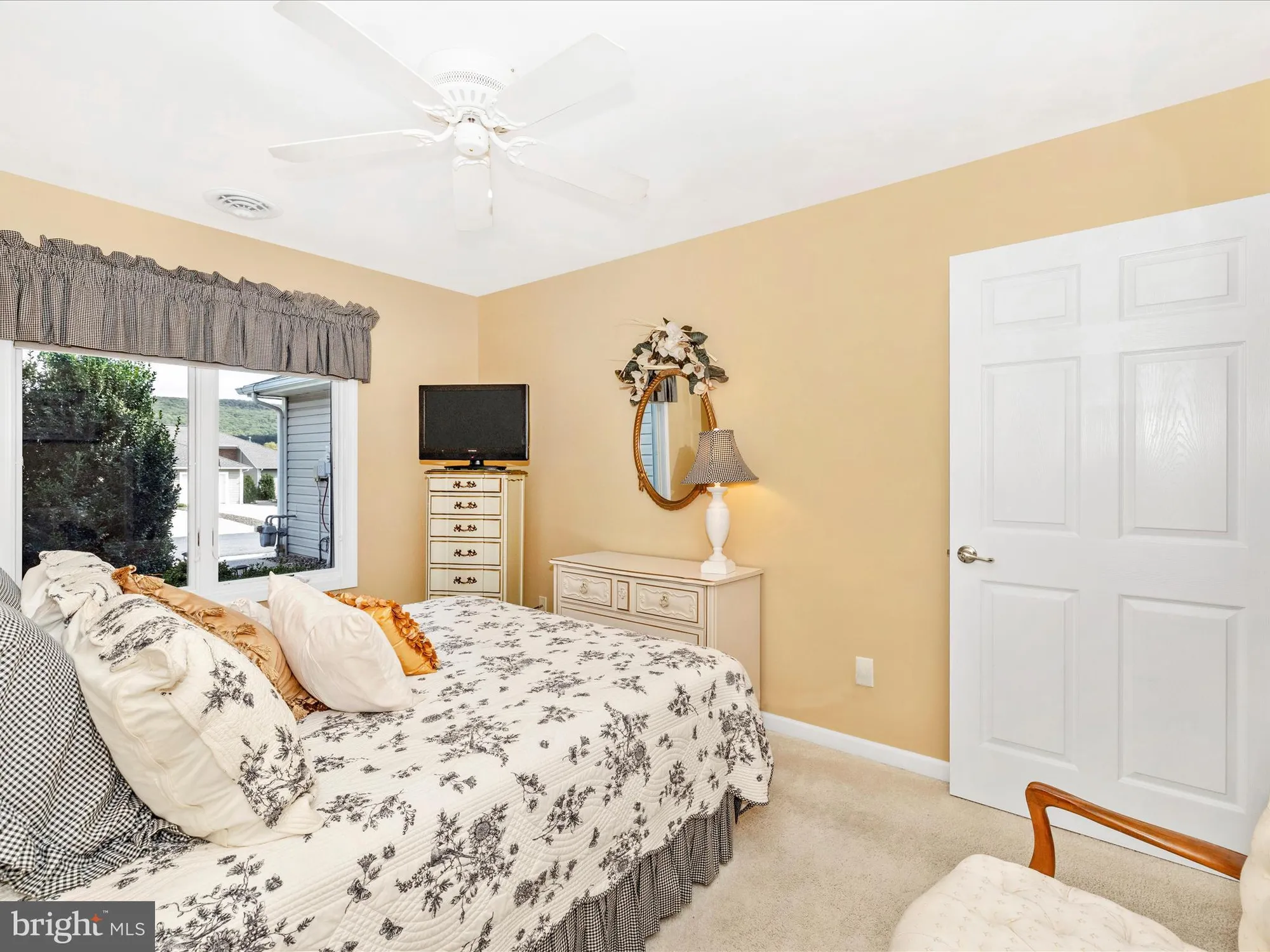 Property Slideshow image 35 of 52 | 2375 aronimink cir, Fayetteville, PA, 17222
