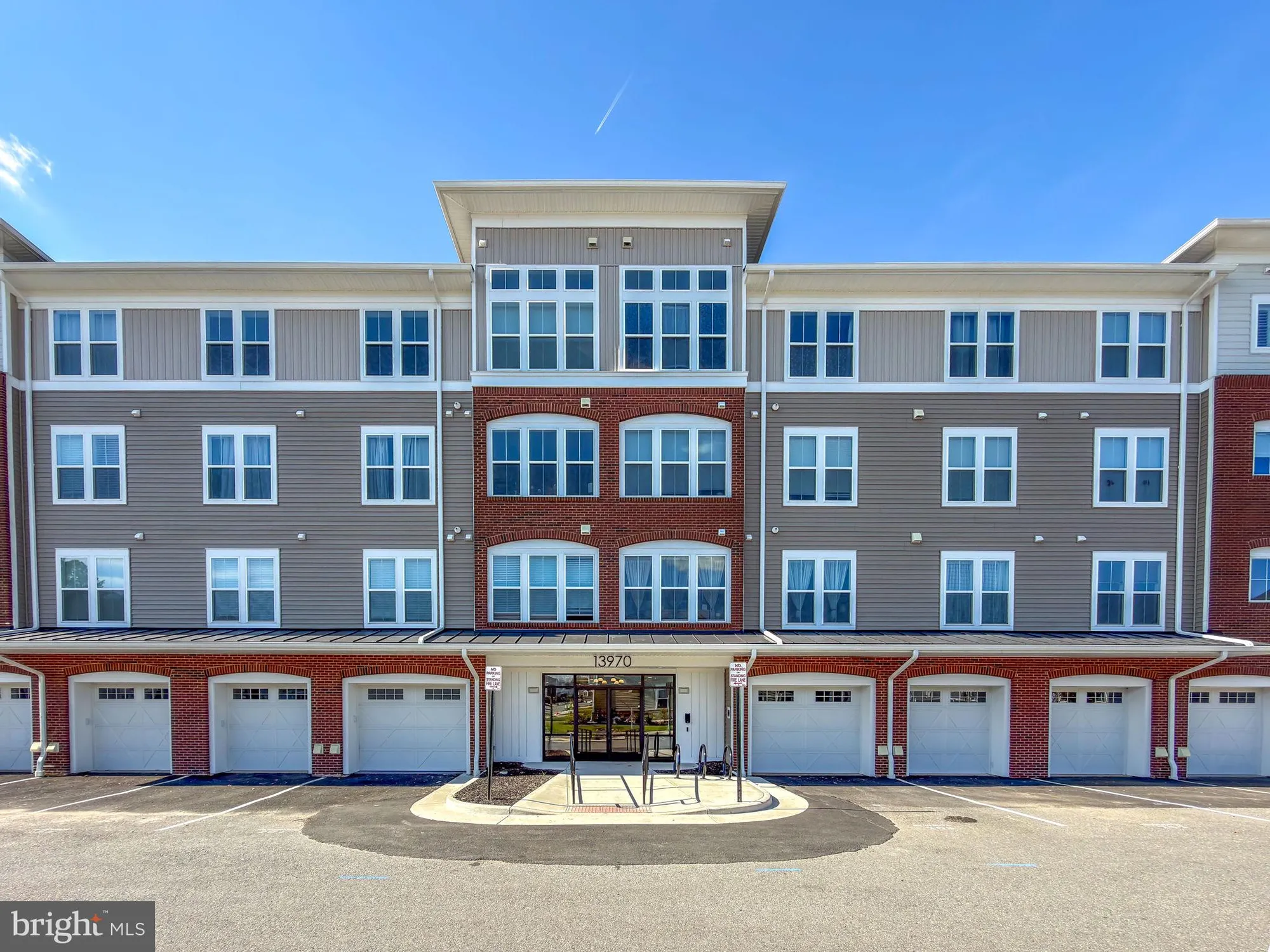 Property Slideshow image 2 of 36 | 13970 englefield dr unit 207, Woodbridge, VA, 22193