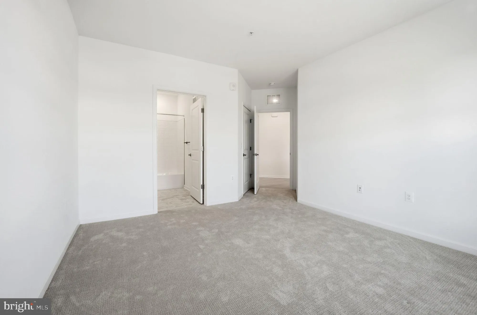 Property Slideshow image 11 of 36 | 13970 englefield dr unit 207, Woodbridge, VA, 22193