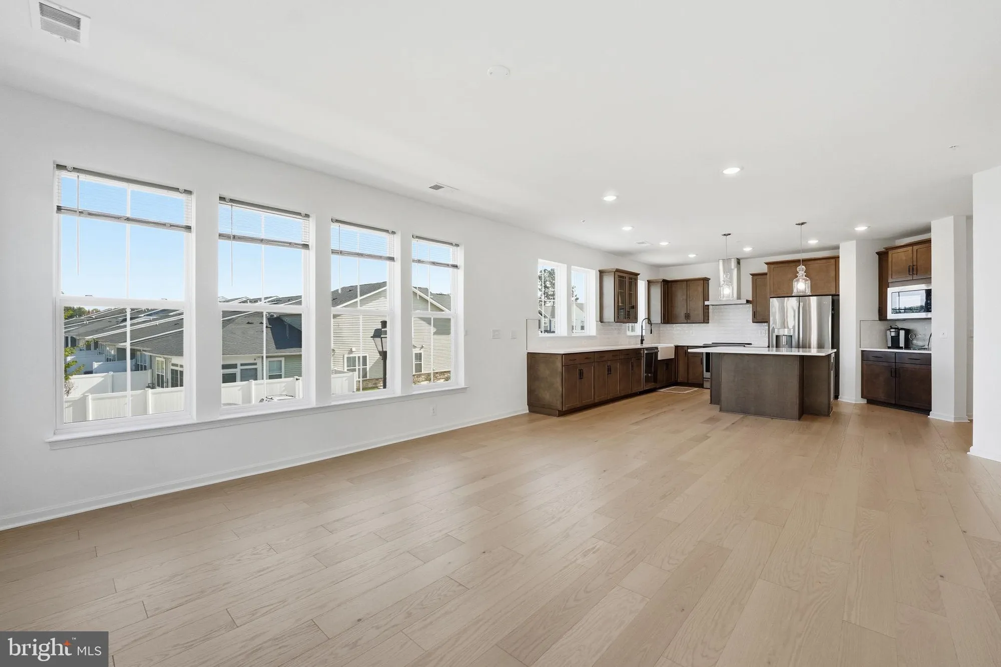 Property Slideshow image 1 of 36 | 13970 englefield dr unit 207, Woodbridge, VA, 22193