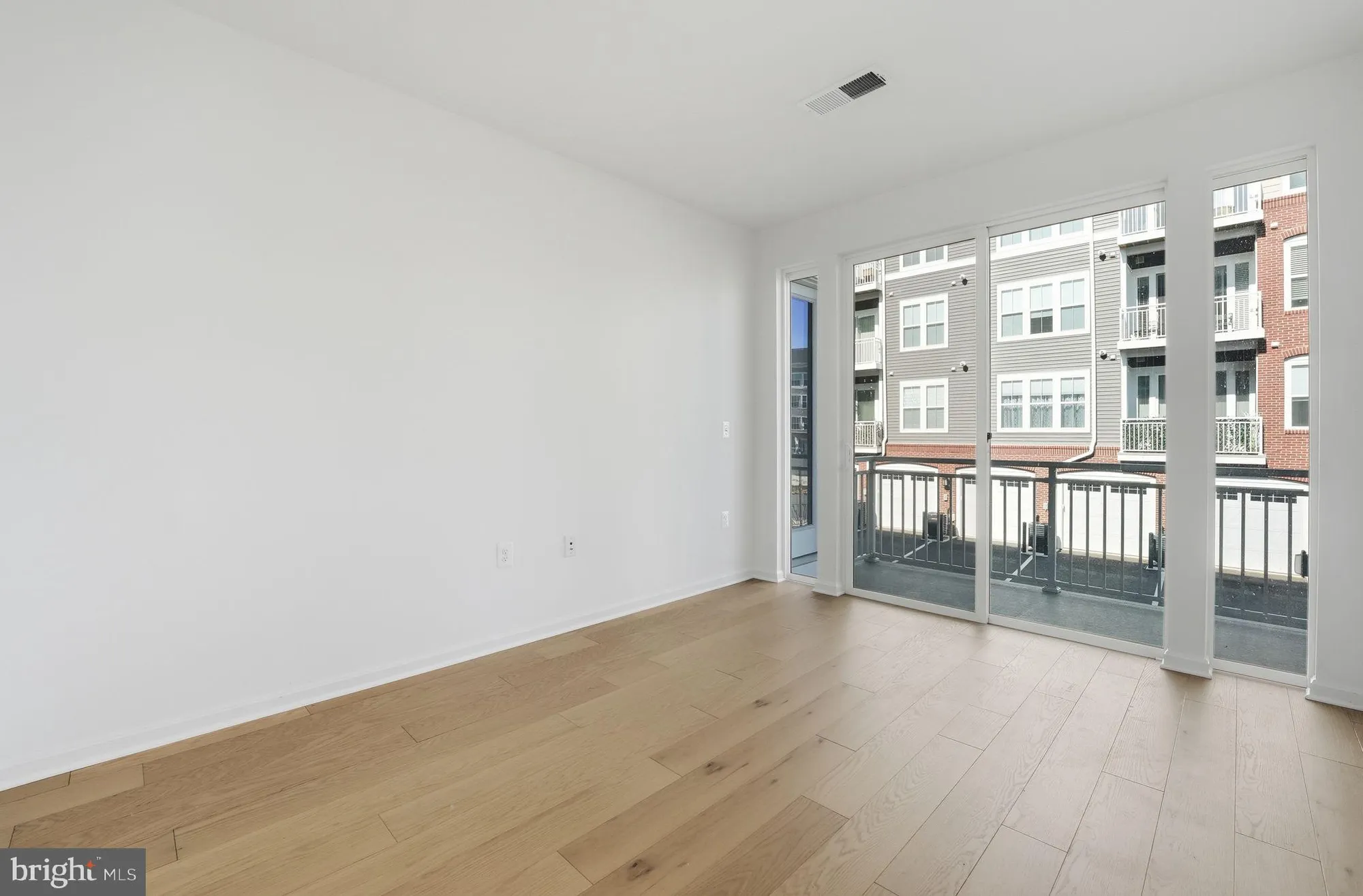 Property Slideshow image 24 of 36 | 13970 englefield dr unit 207, Woodbridge, VA, 22193