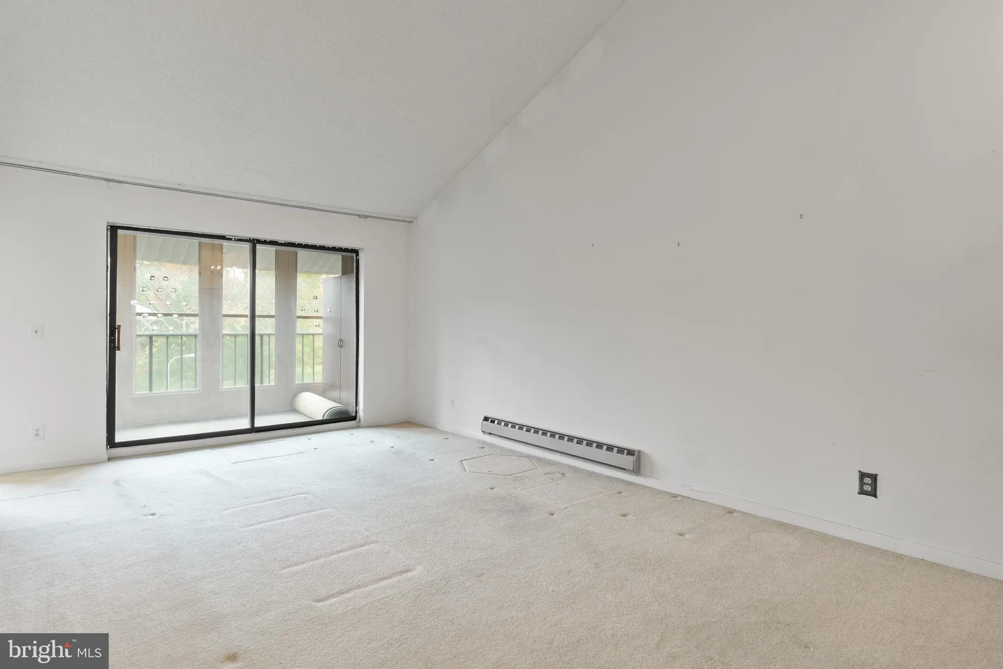 Property Slideshow image 5 of 31 | 15300 beaverbrook ct # 88-3f, Silver Spring, MD, 20906