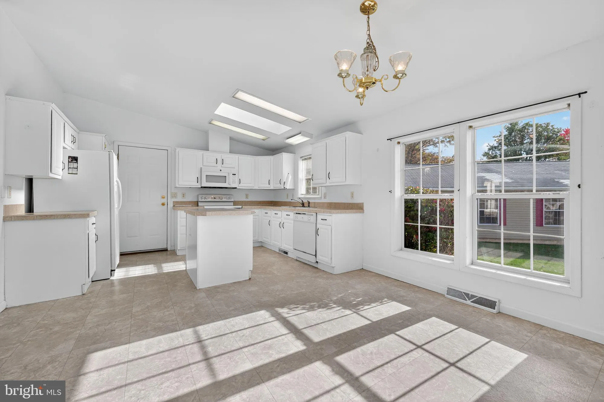 Property Slideshow image 9 of 24 | 601 village way, Royersford, PA, 19468