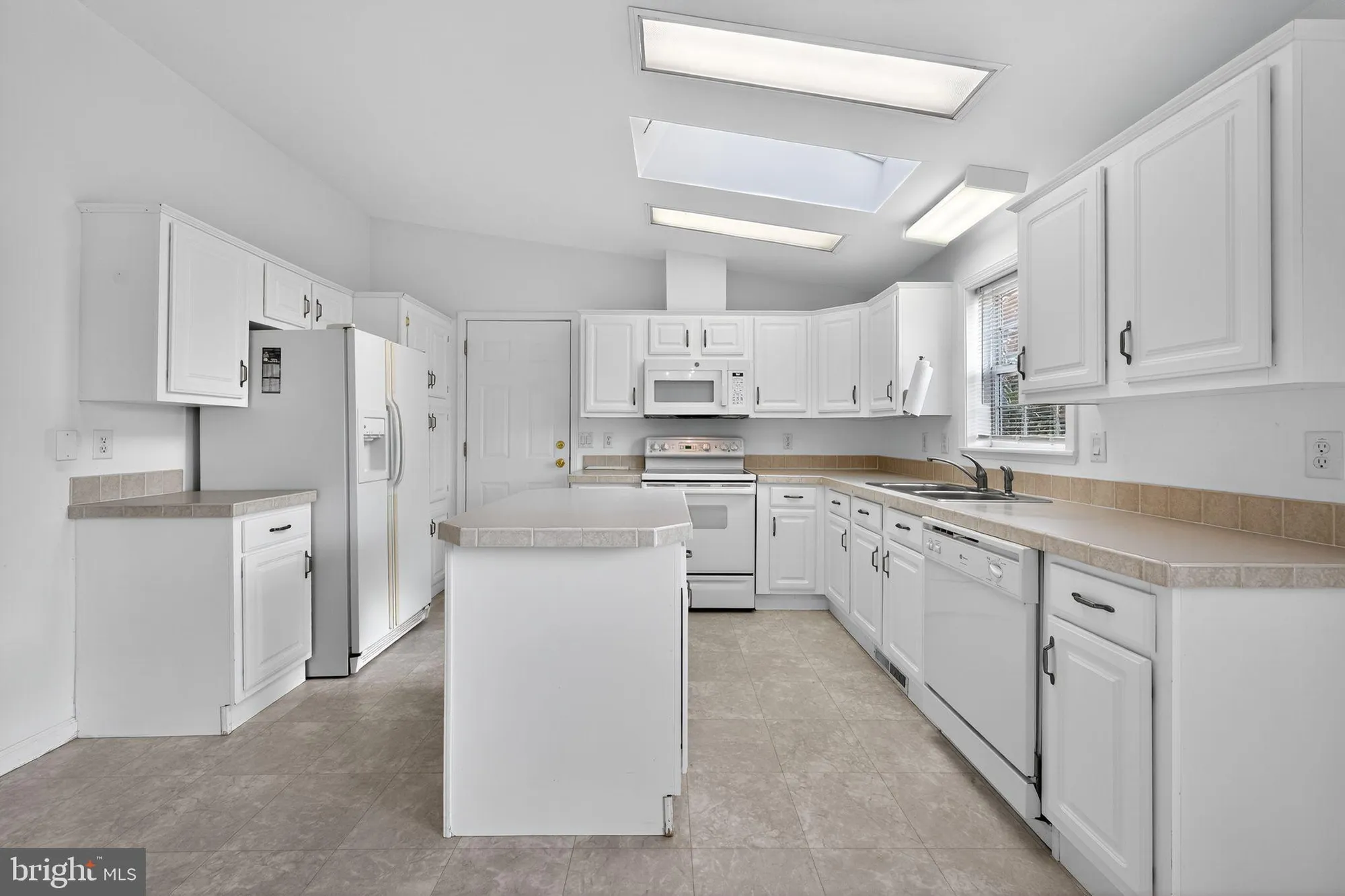 Property Slideshow image 10 of 24 | 601 village way, Royersford, PA, 19468