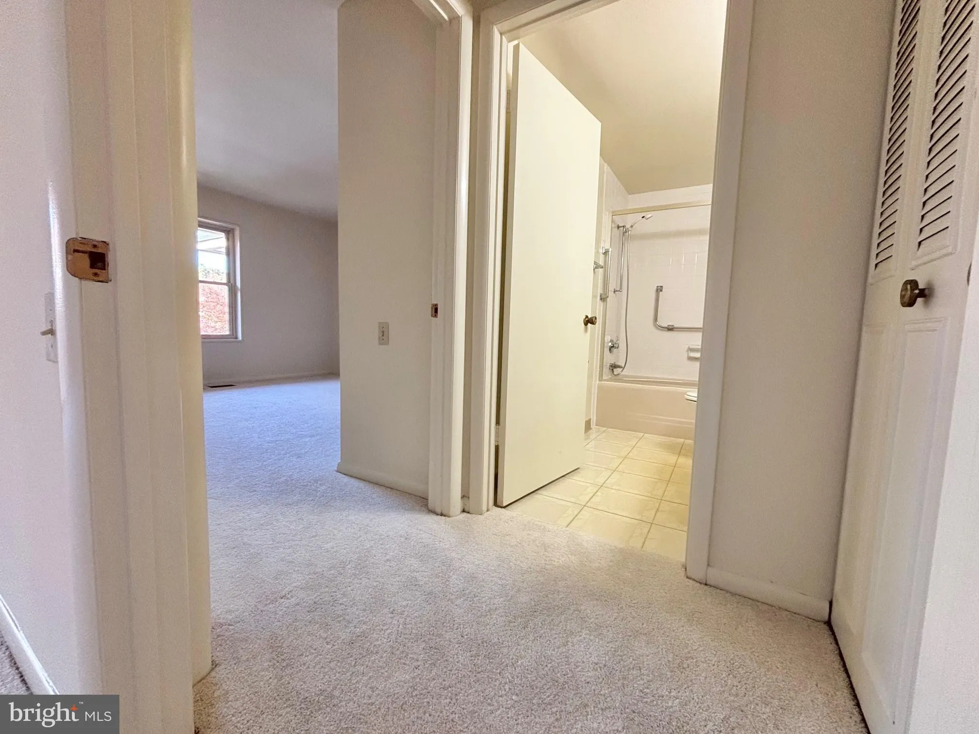 Property Slideshow image 11 of 18 | 3352 chiswick ct 57-3e, Silver Spring, MD, 20906