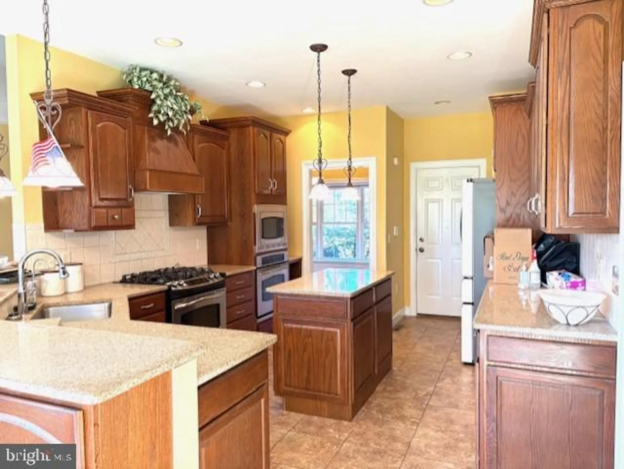 Property Slideshow image 7 of 18 | 121 copper beech ln, Womelsdorf, PA, 19567