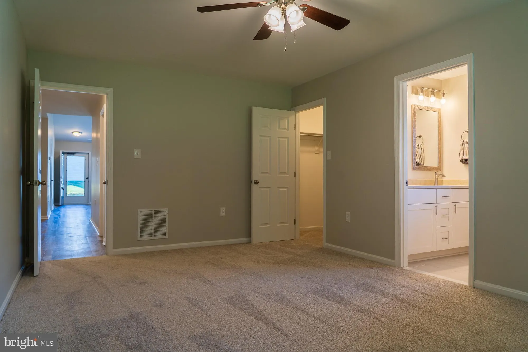 Property Slideshow image 16 of 25 | 1909 marconi cir, Annapolis, MD, 21401