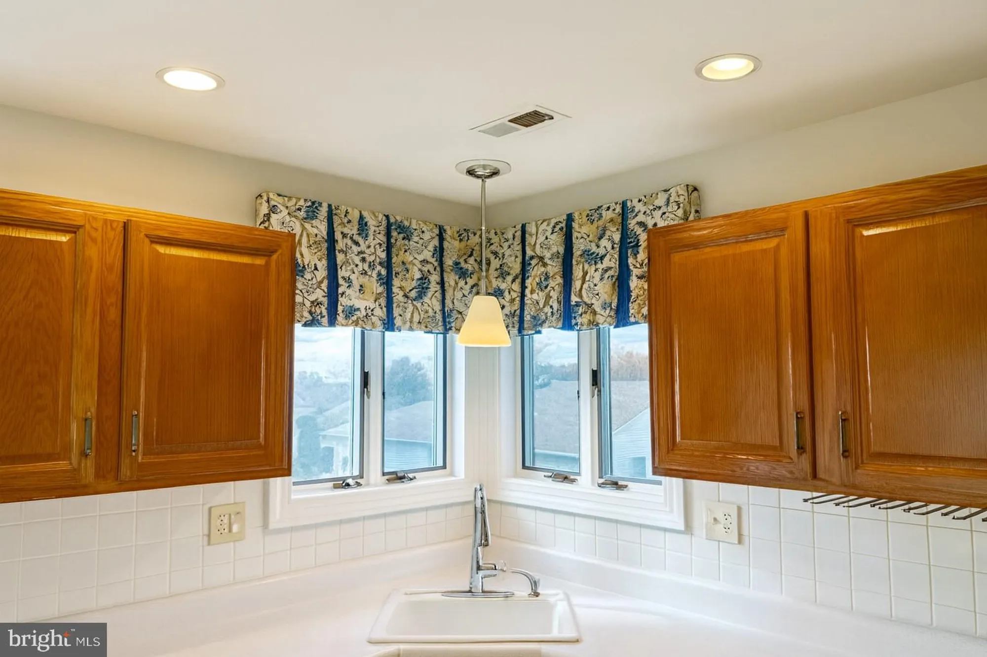 Property Slideshow image 3 of 7 | 3 deep hollow ln, Columbus, NJ, 08022