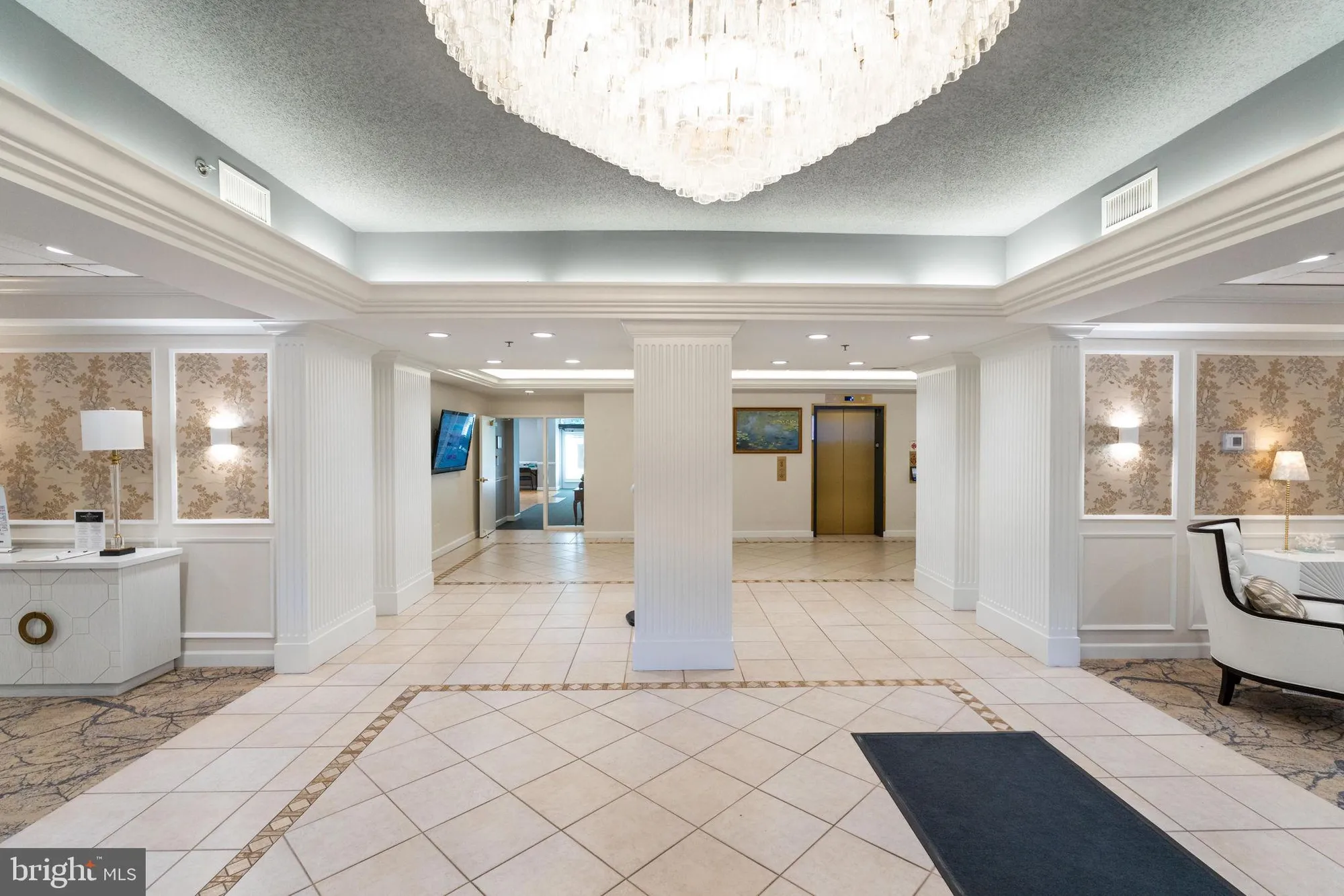 Property Slideshow image 3 of 80 | 19385 cypress ridge ter unit 907, Leesburg, VA, 20176