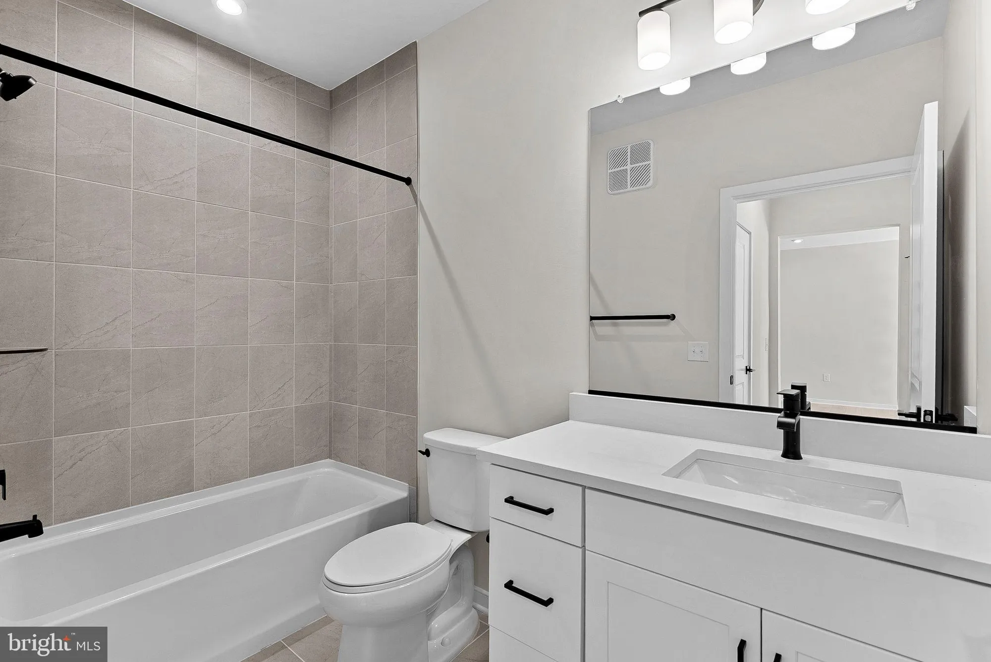 Property Slideshow image 15 of 44 | 750 mount airy ter ne unit 304, Leesburg, VA, 20176