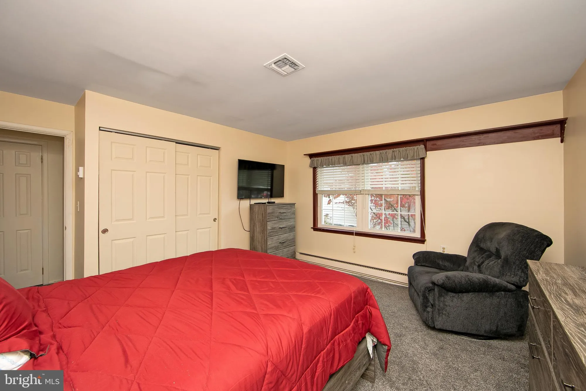 Property Slideshow image 11 of 28 | 47 chatham pl, Southampton, NJ, 08088