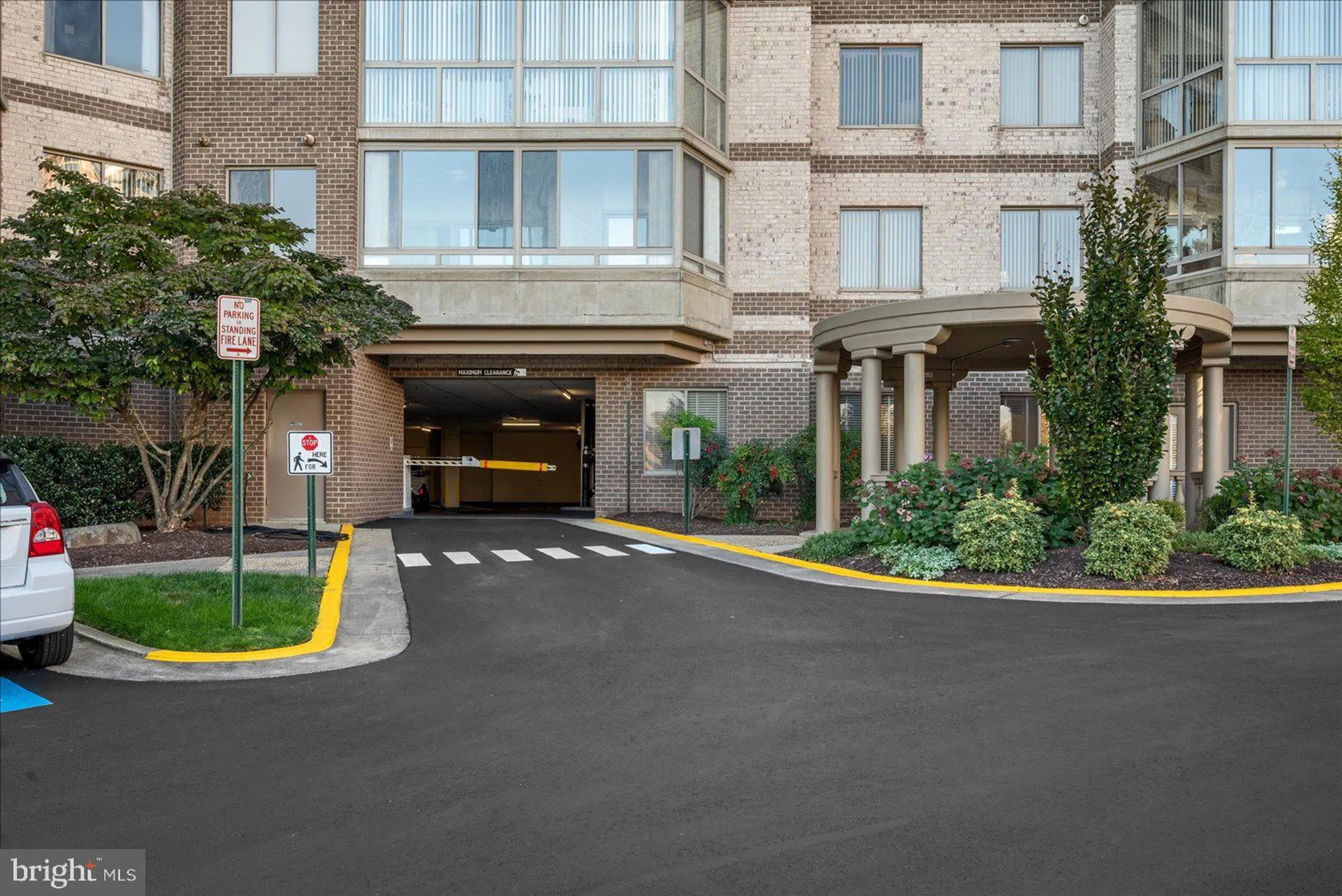 Property Slideshow image 31 of 44 | 19375 cypress ridge ter 207, Leesburg, VA, 20176