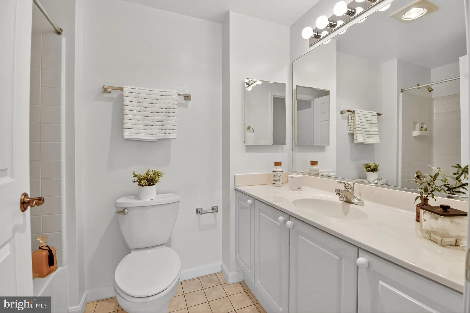 Property Slideshow image 25 of 45 | 3005 s leisure world blvd 426, Silver Spring, MD, 20906