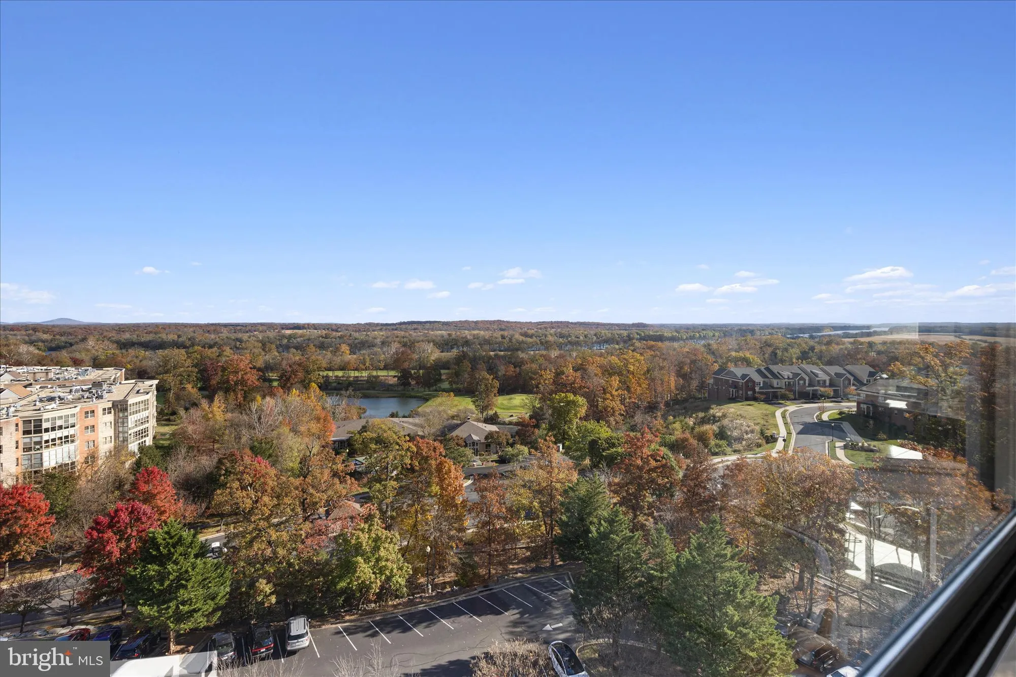 Property Slideshow image 11 of 80 | 19385 cypress ridge ter unit 907, Leesburg, VA, 20176