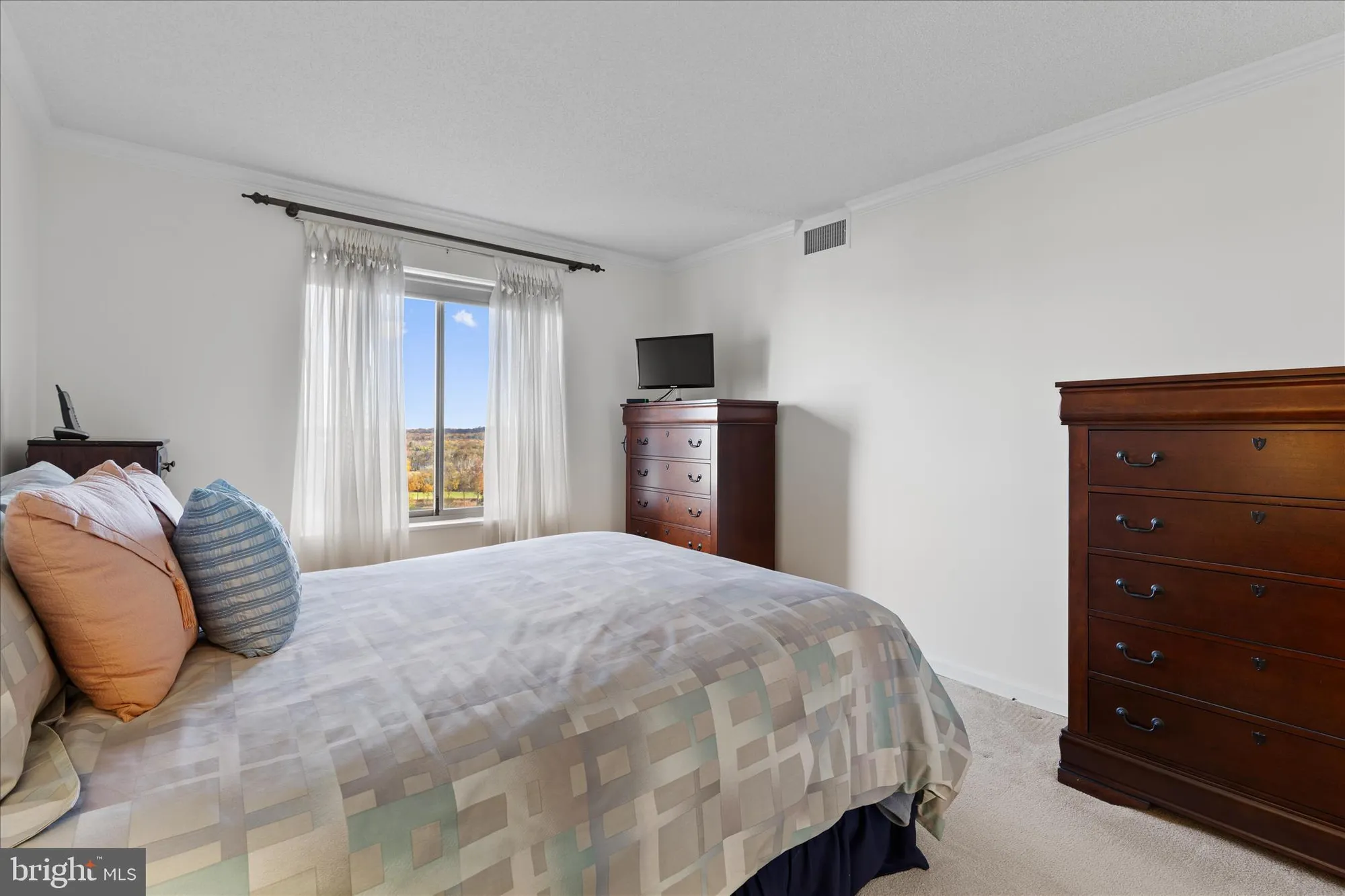 Property Slideshow image 25 of 80 | 19385 cypress ridge ter unit 907, Leesburg, VA, 20176