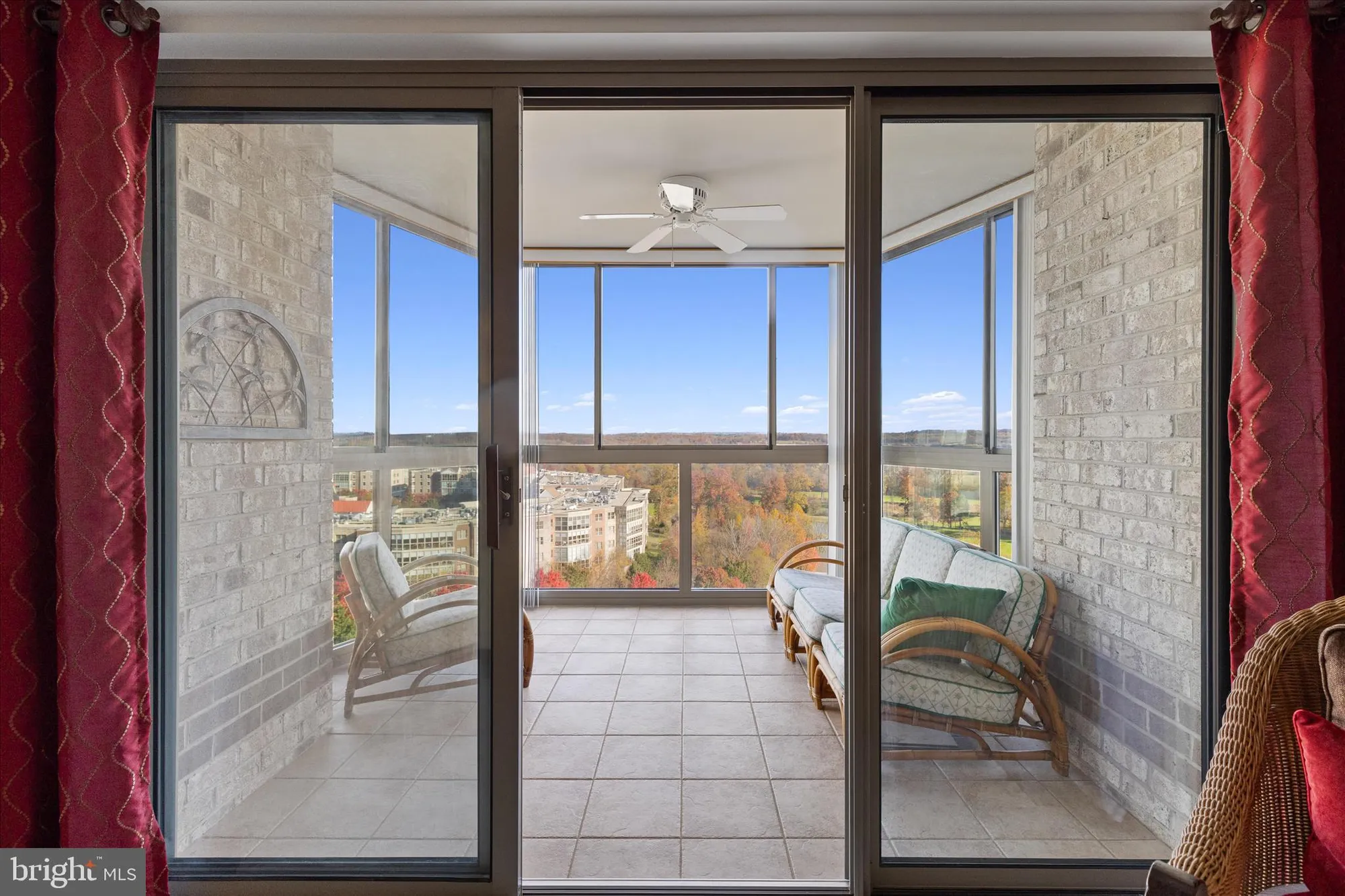 Property Slideshow image 8 of 80 | 19385 cypress ridge ter unit 907, Leesburg, VA, 20176